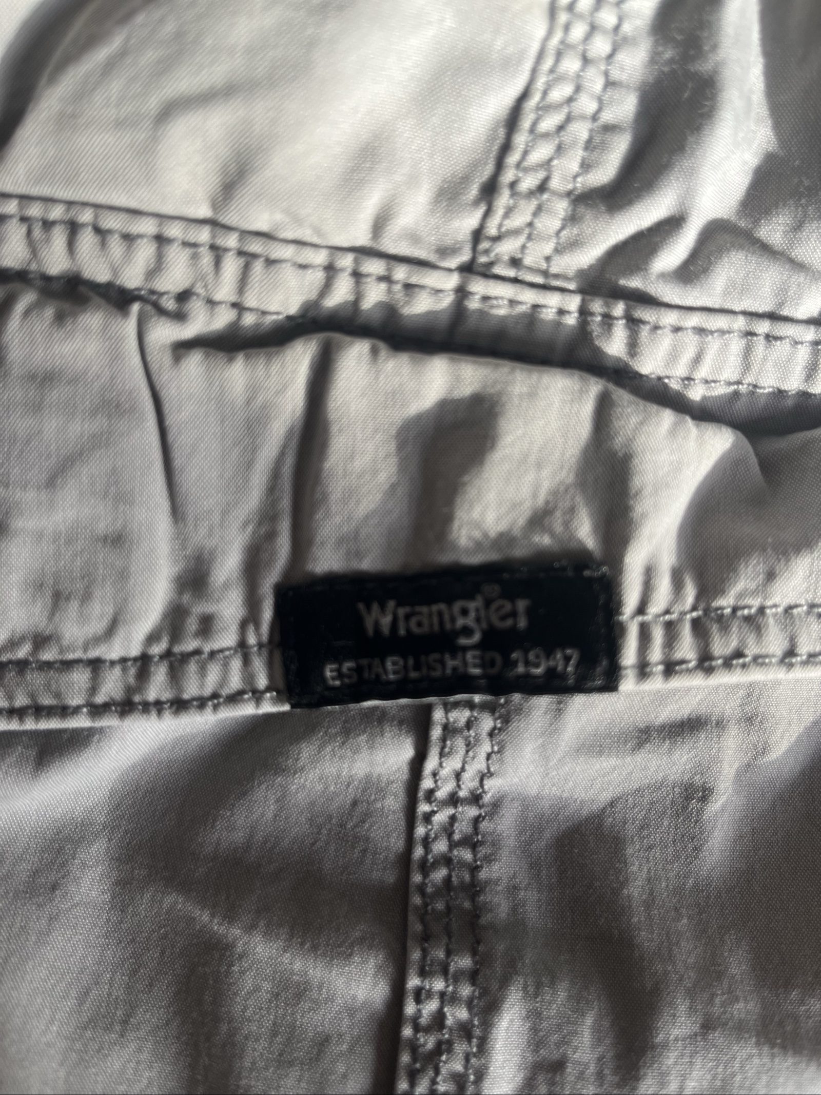 Wrangler Men's Grey Cargo Shorts Size 40 Pocket Detail image 8