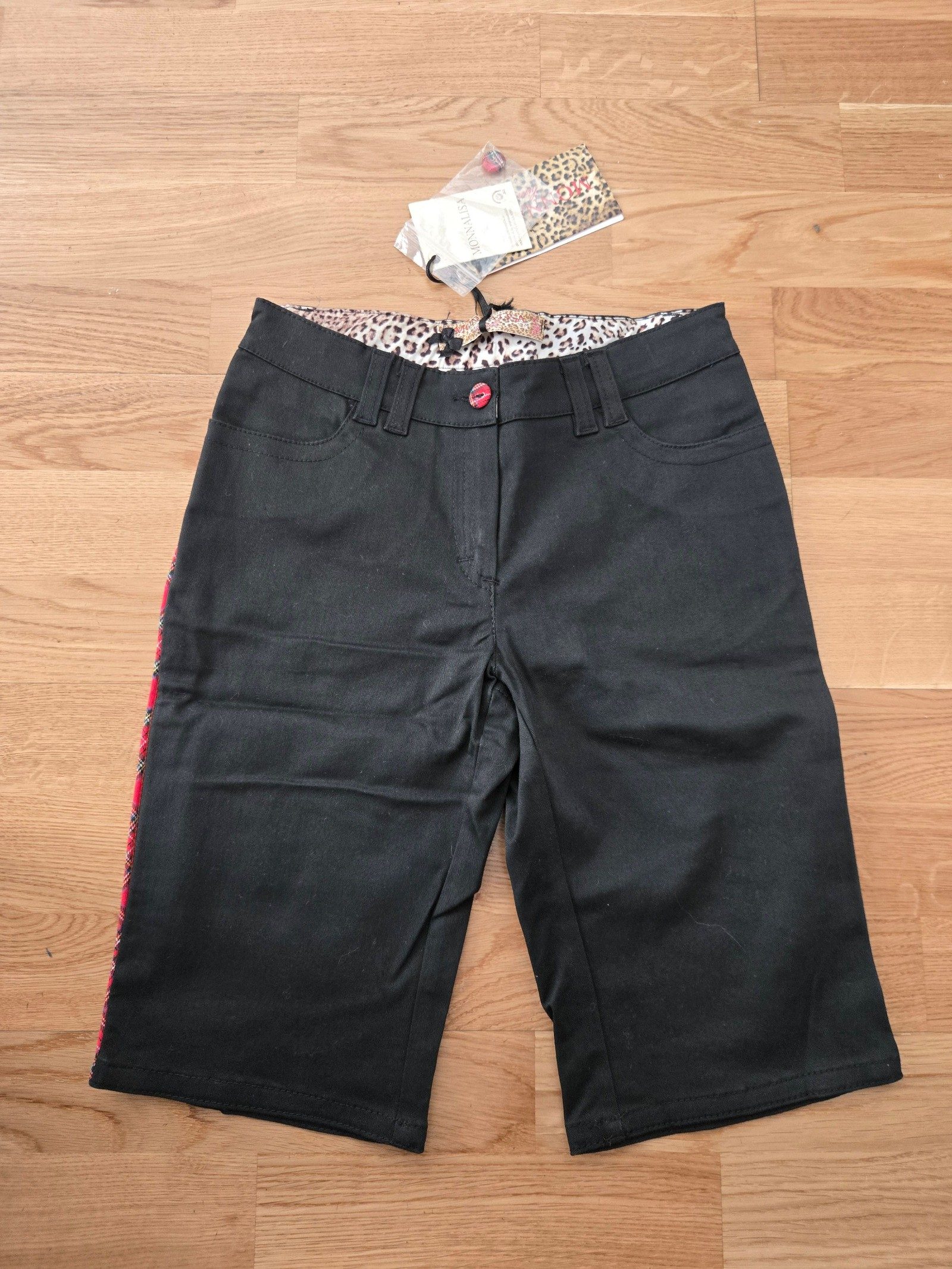 Monnalisa Girls Black Embroidered Floral Applique Bermuda Shorts 10Y NWT.
