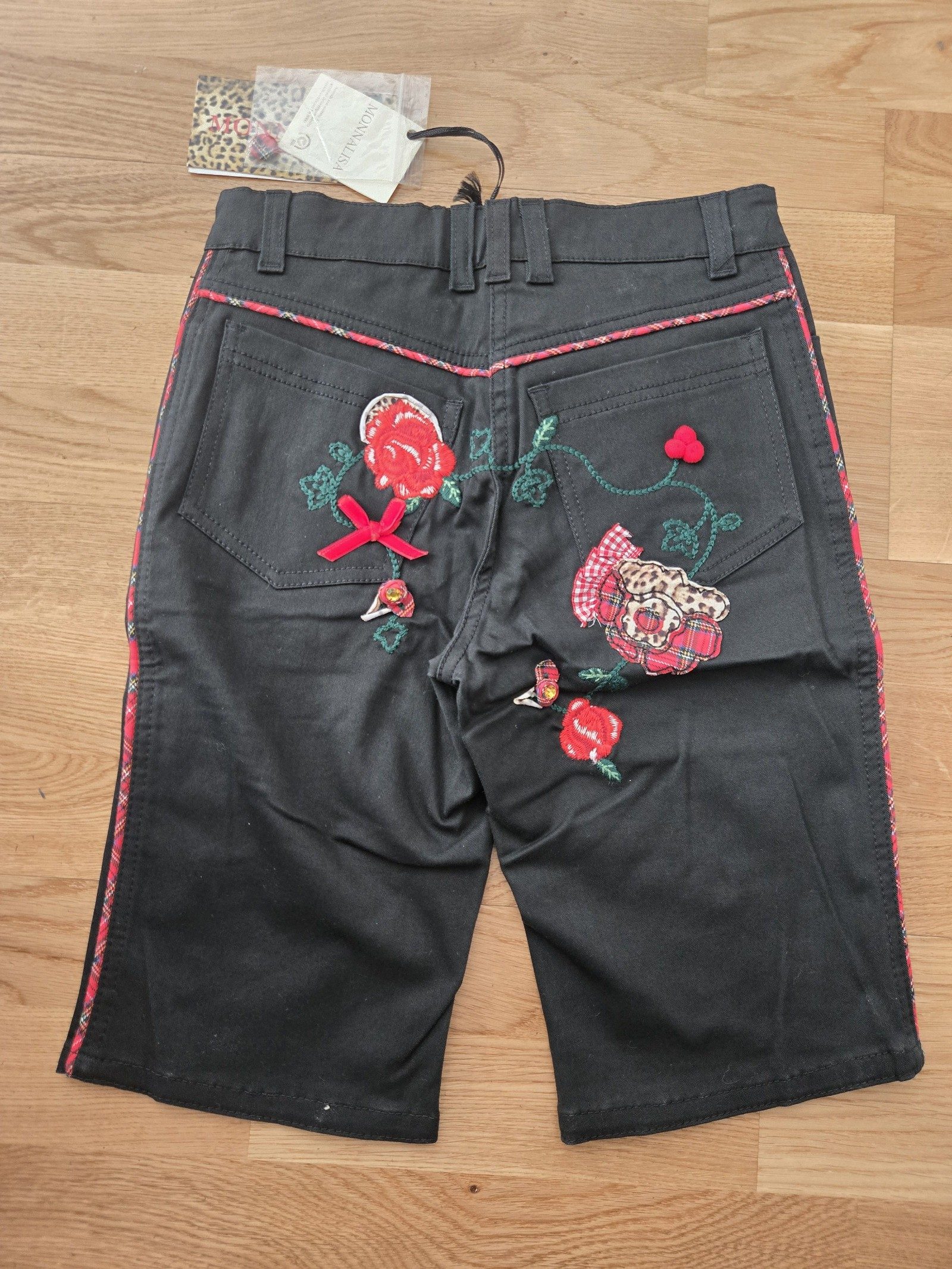 Monnalisa Girls Black Embroidered Floral Applique Bermuda Shorts 10Y NWT. image 2