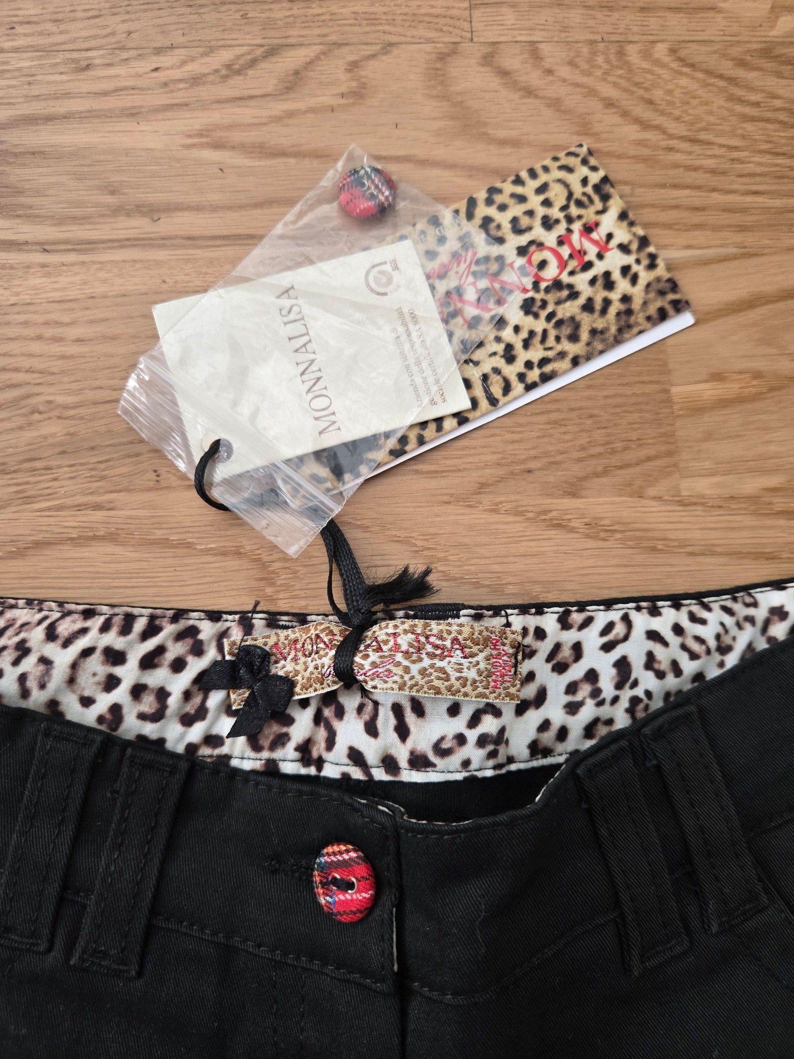 Monnalisa Girls Black Embroidered Floral Applique Bermuda Shorts 10Y NWT. image 4