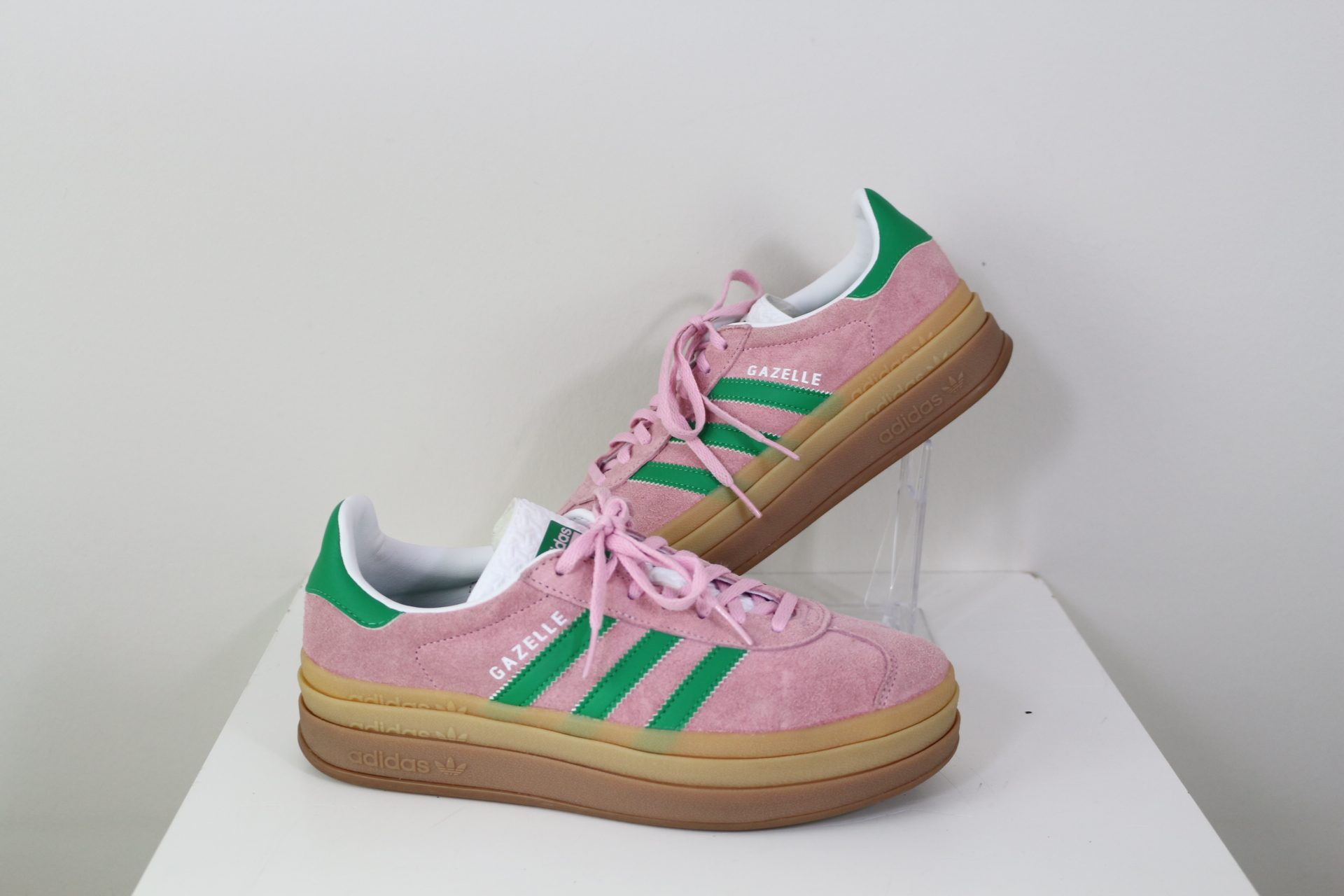 Baskets Adidas Gazelle en daim rose et vert à semelle plateforme 39.5