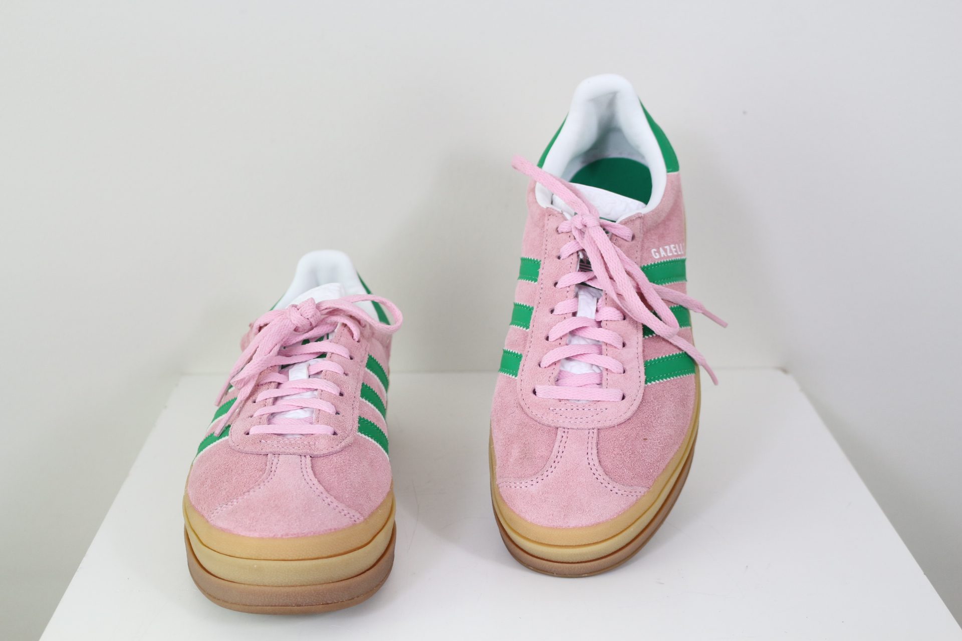 Baskets Adidas Gazelle en daim rose et vert à semelle plateforme 39.5 image 4