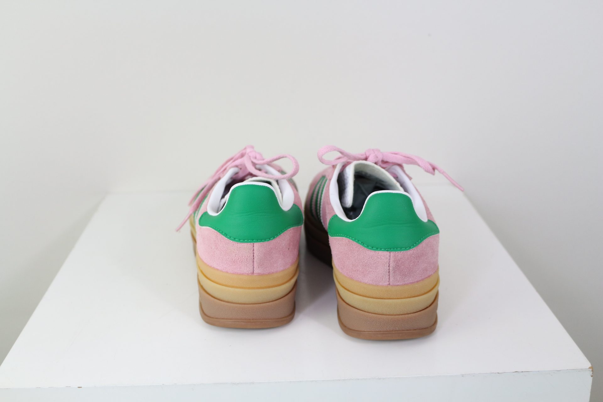 Baskets Adidas Gazelle en daim rose et vert à semelle plateforme 39.5 image 6