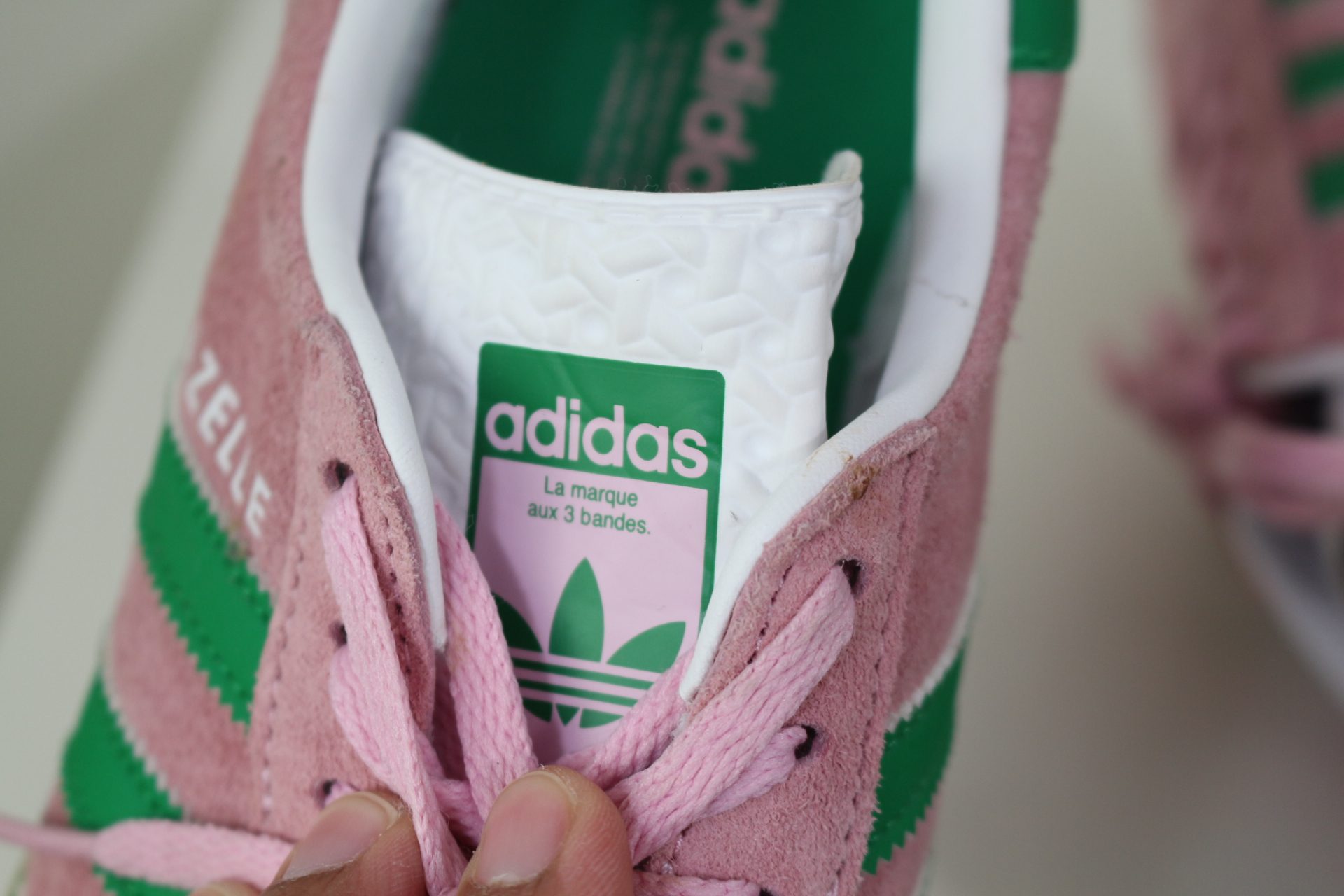 Baskets Adidas Gazelle en daim rose et vert à semelle plateforme 39.5 image 10