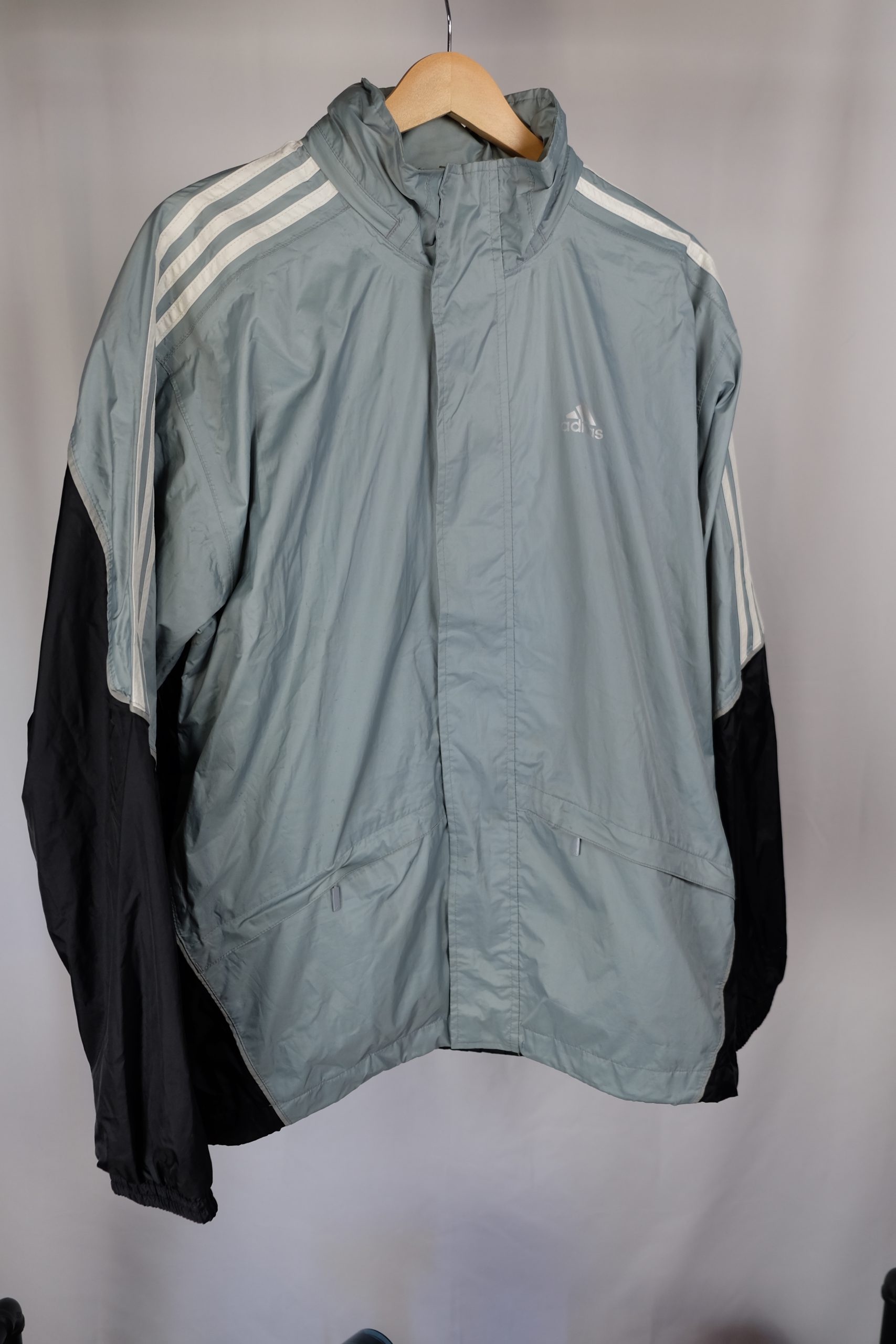 Giacca antipioggia sportiva con zip