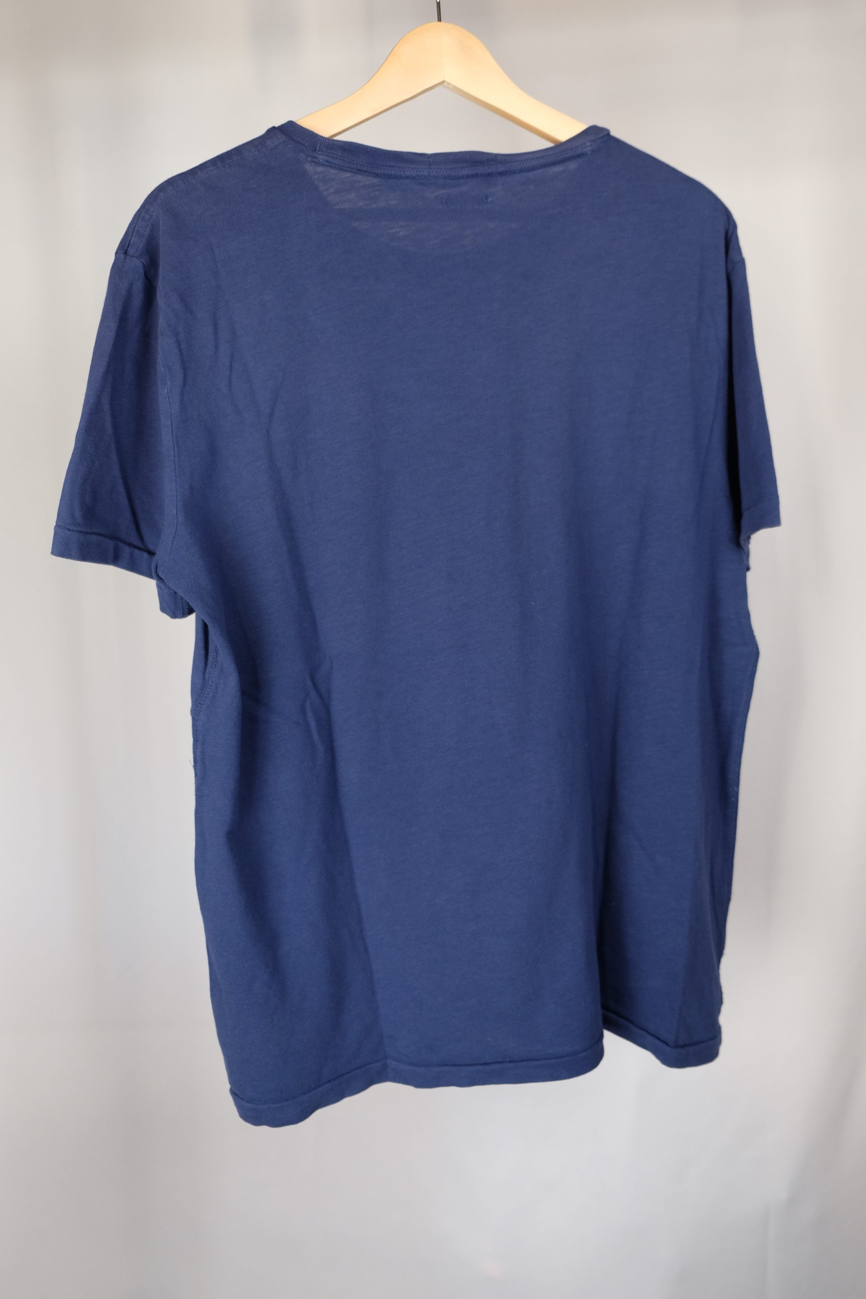 T-shirt image 4