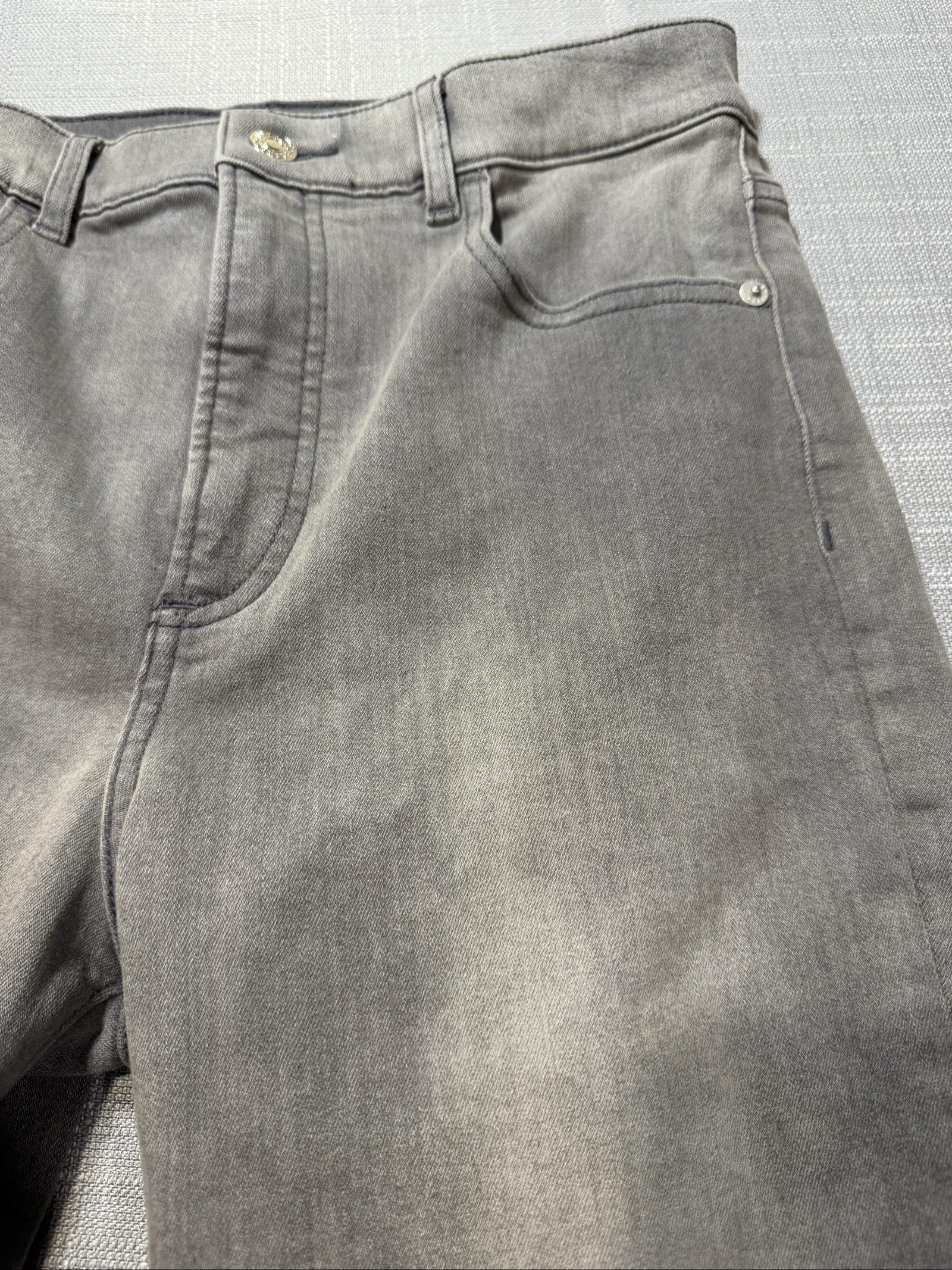 Women’s Express Gray Wash Straight Leg Jeans – 6 Regular image 2
