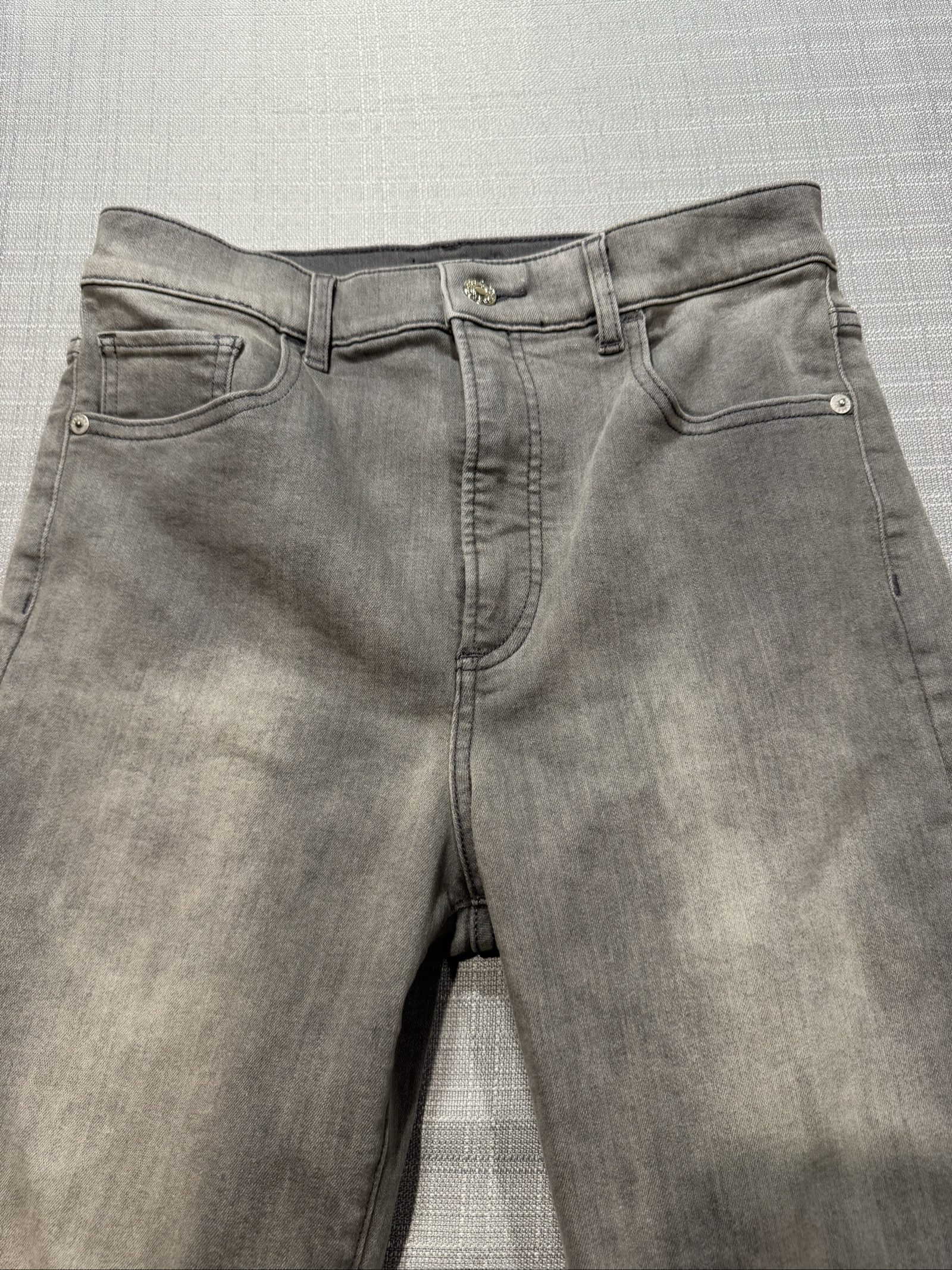 Women’s Express Gray Wash Straight Leg Jeans – 6 Regular image 3