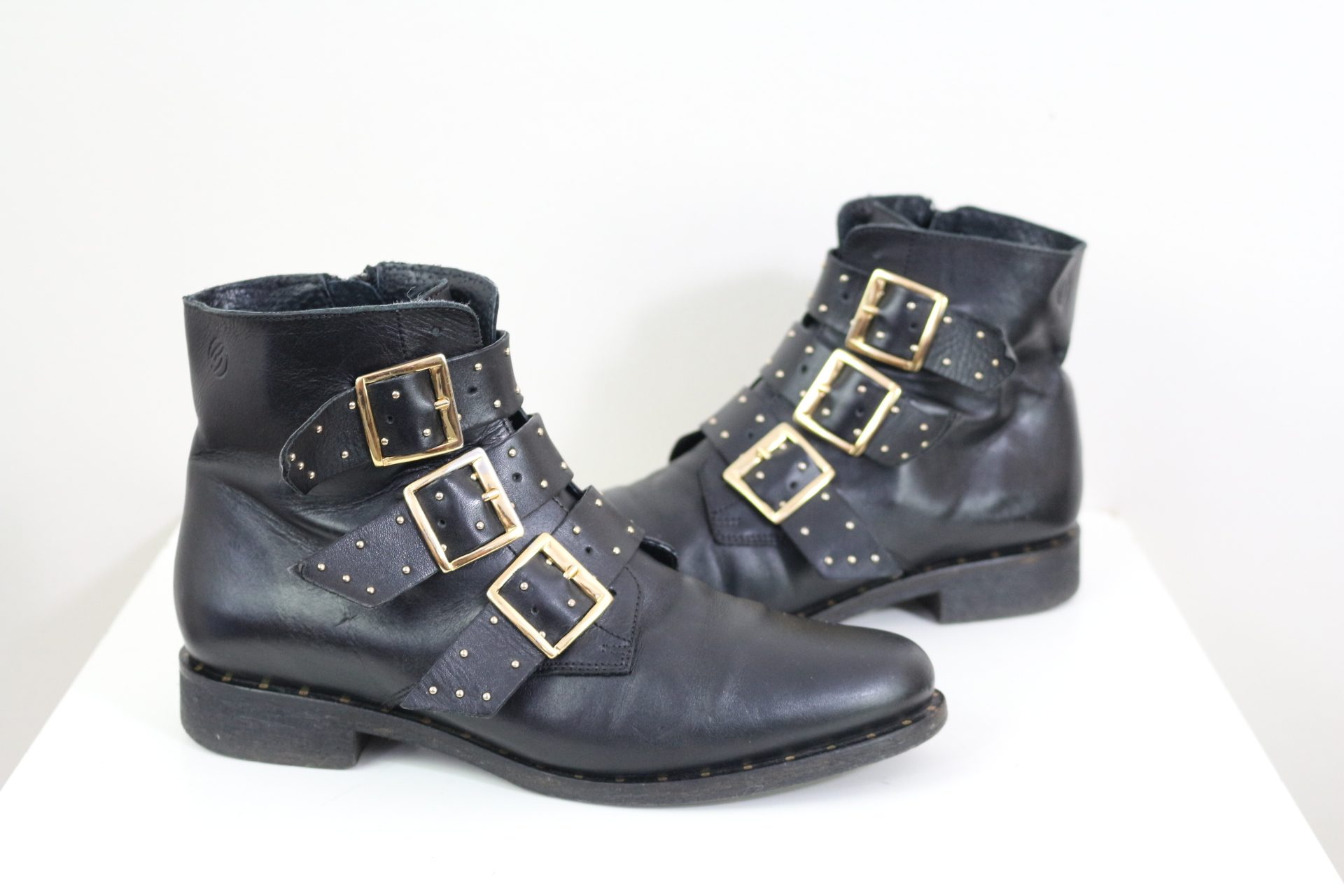 Bottines Betty London cloutées noires Taille 37