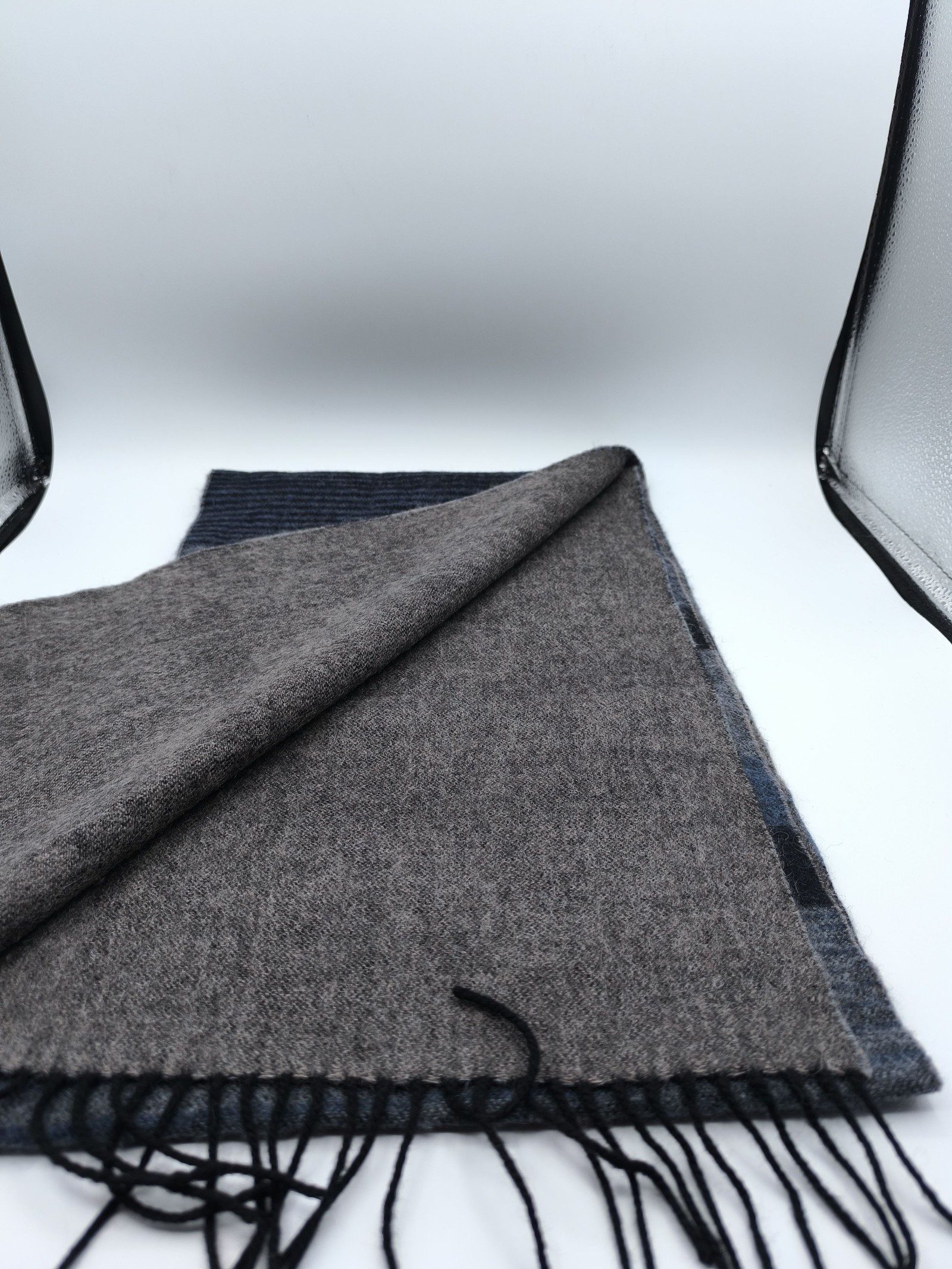 DAKS Men's Grey & Navy Cashmere Blend Striped Scarf image 3