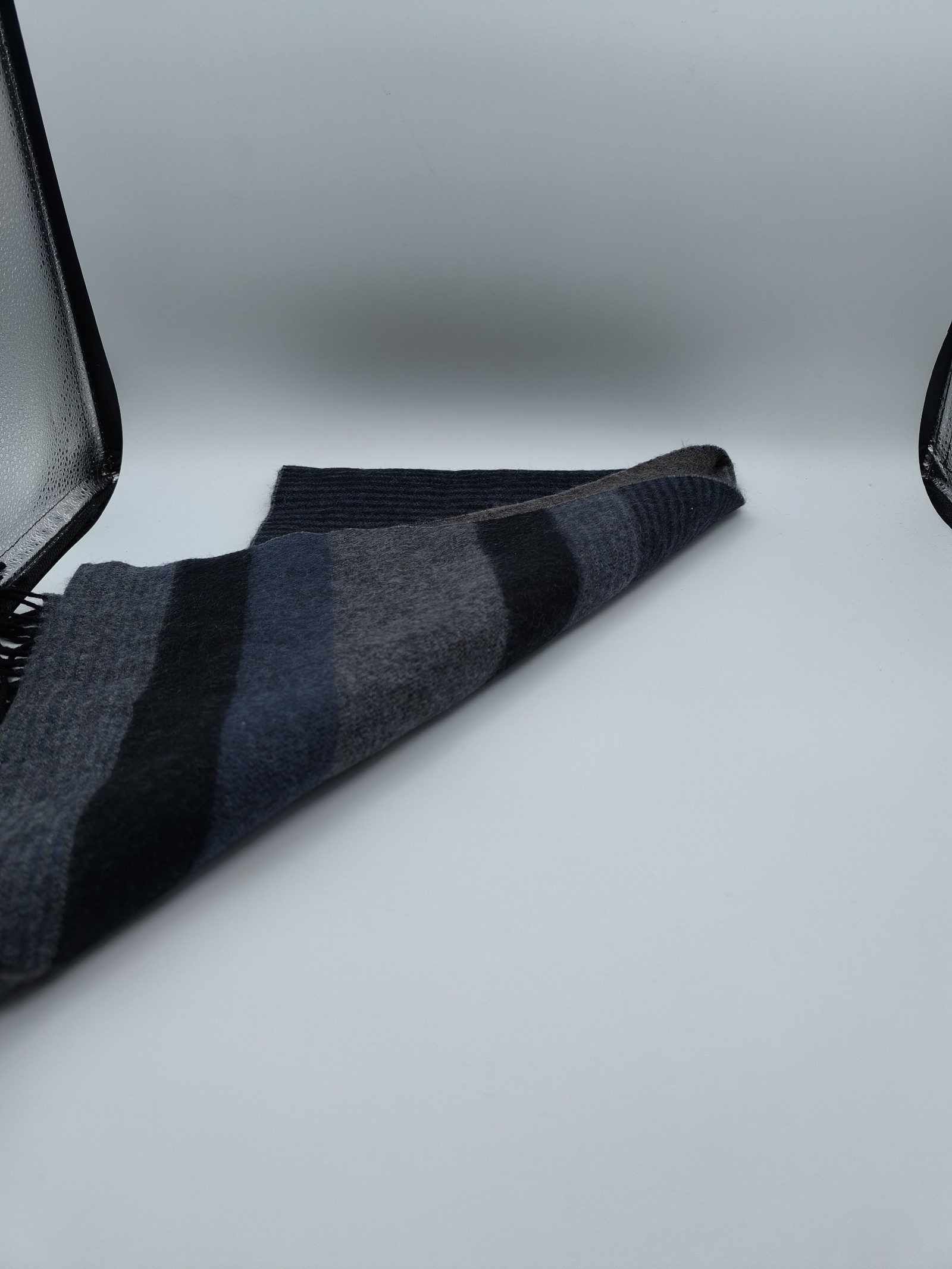 DAKS Men's Grey & Navy Cashmere Blend Striped Scarf image 5