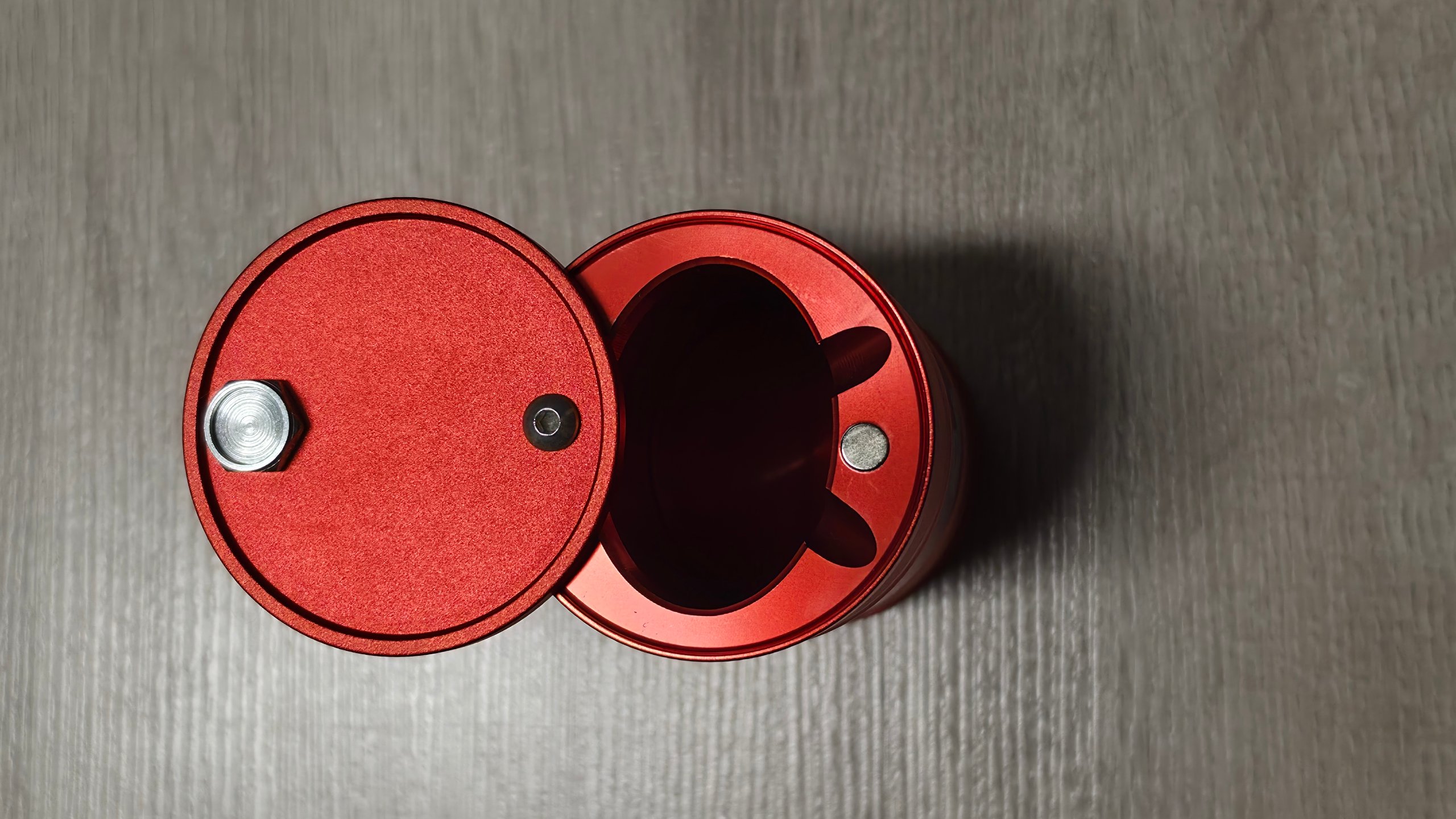 Rote Aluminium Behälter mit Totenkopf Motiv im Fass Style image 4