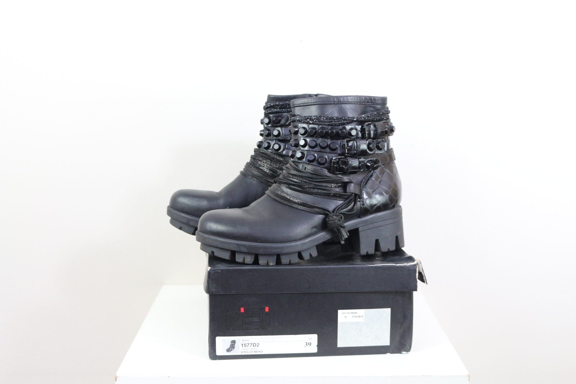 Bottines Mimmu clous et lanières noir taille 39 femme