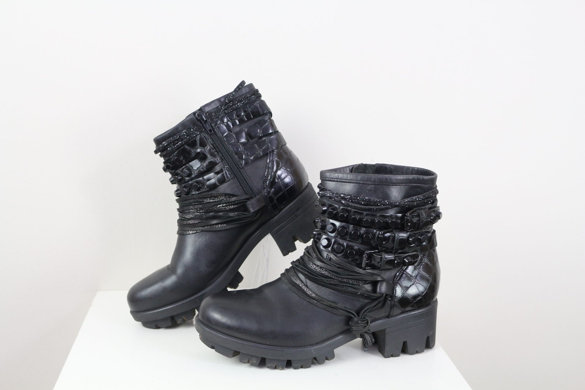 Bottines Mimmu clous et lanières noir taille 39 femme image 2