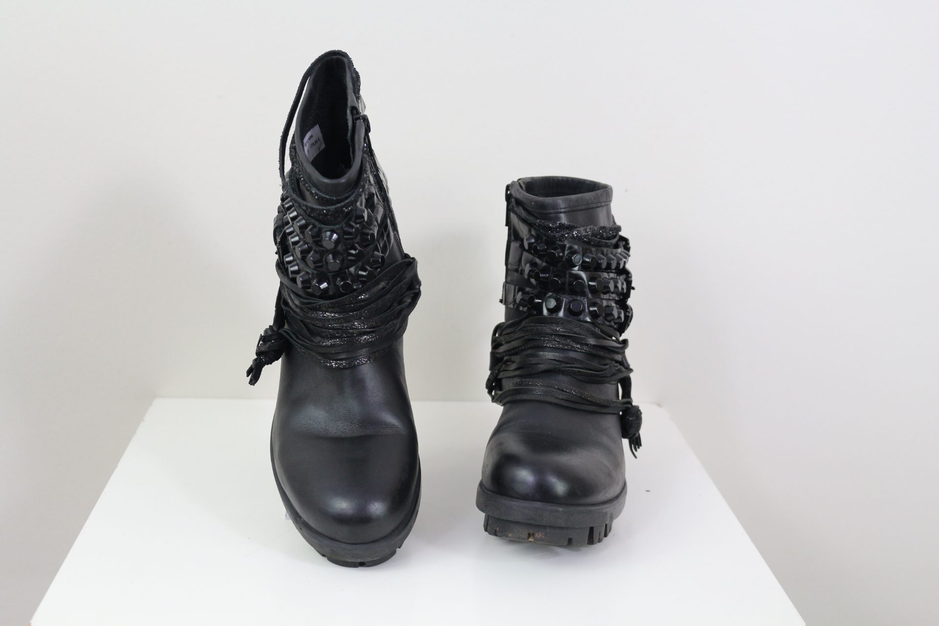 Bottines Mimmu clous et lanières noir taille 39 femme image 3