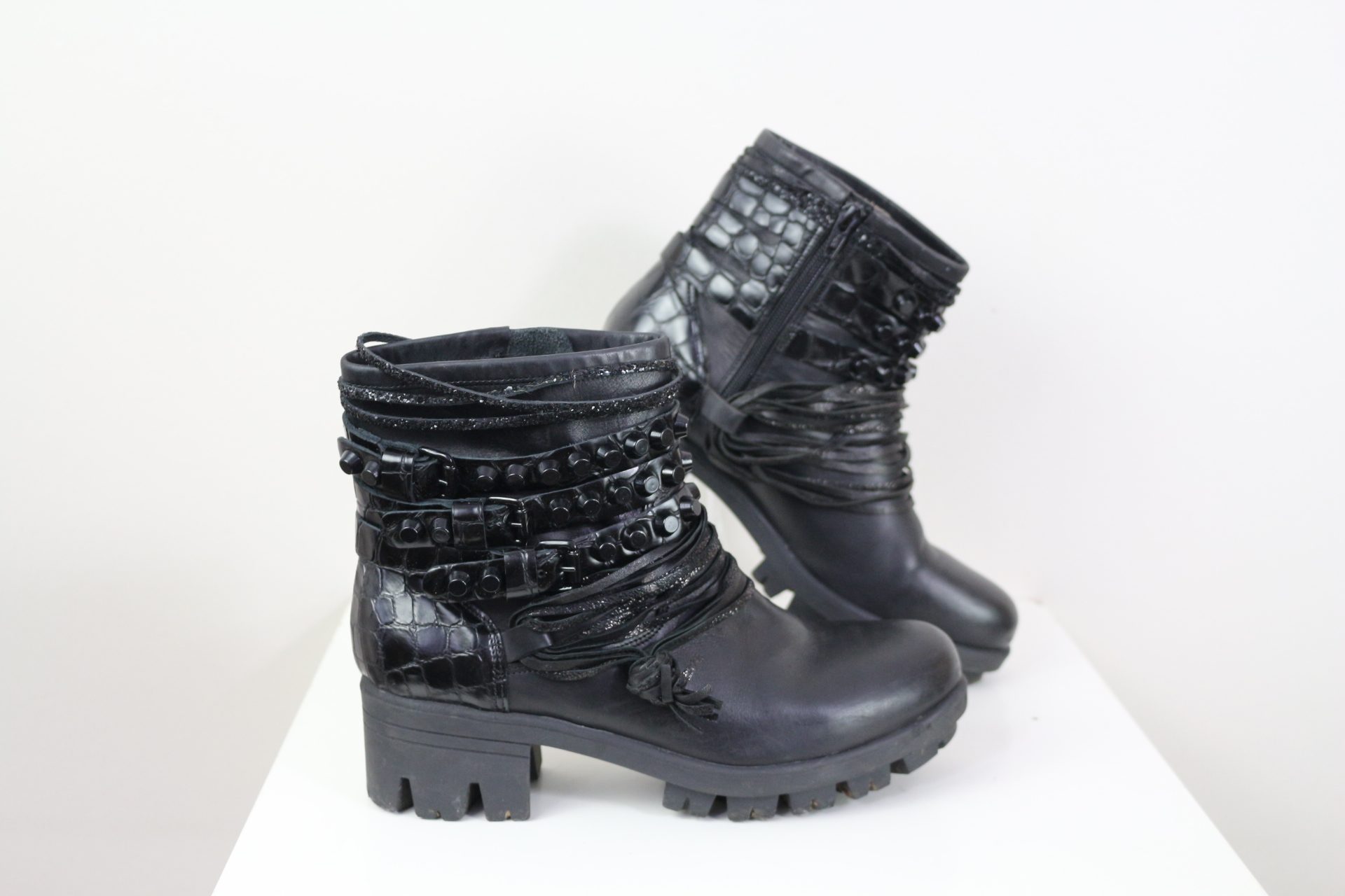 Bottines Mimmu clous et lanières noir taille 39 femme image 4