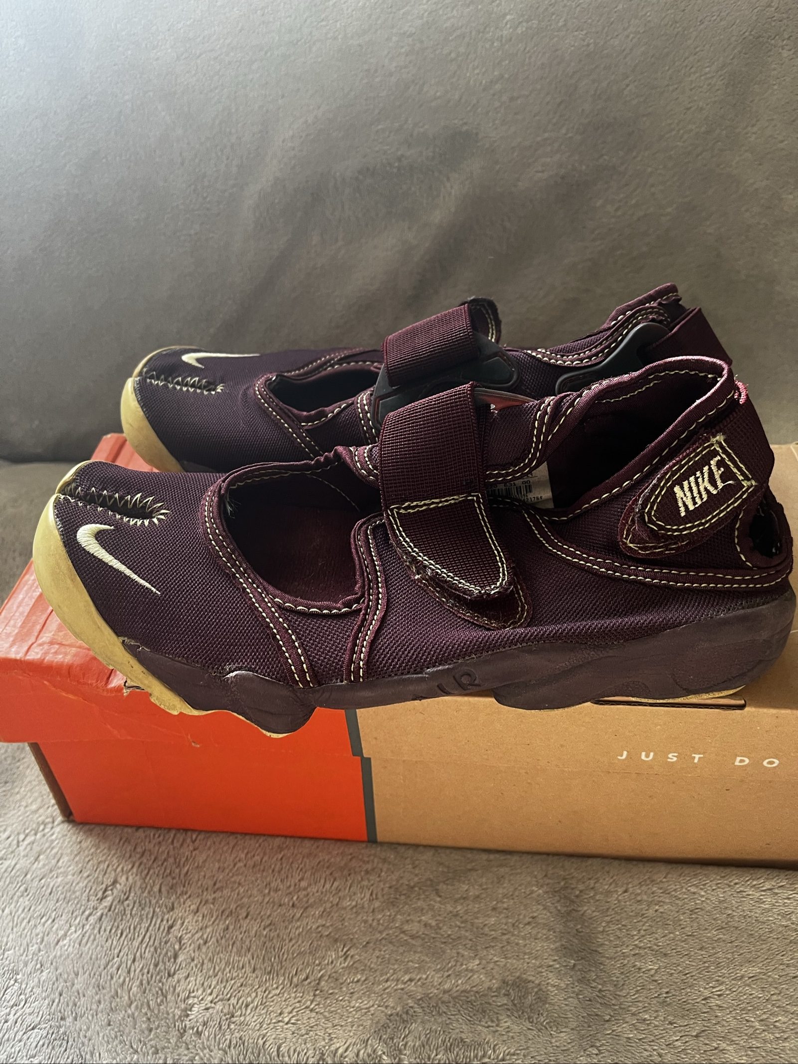 Nike Women's Red Mahogany & Mint Ice Air Rift B Split Toe Trainers UK 4.5 image 3