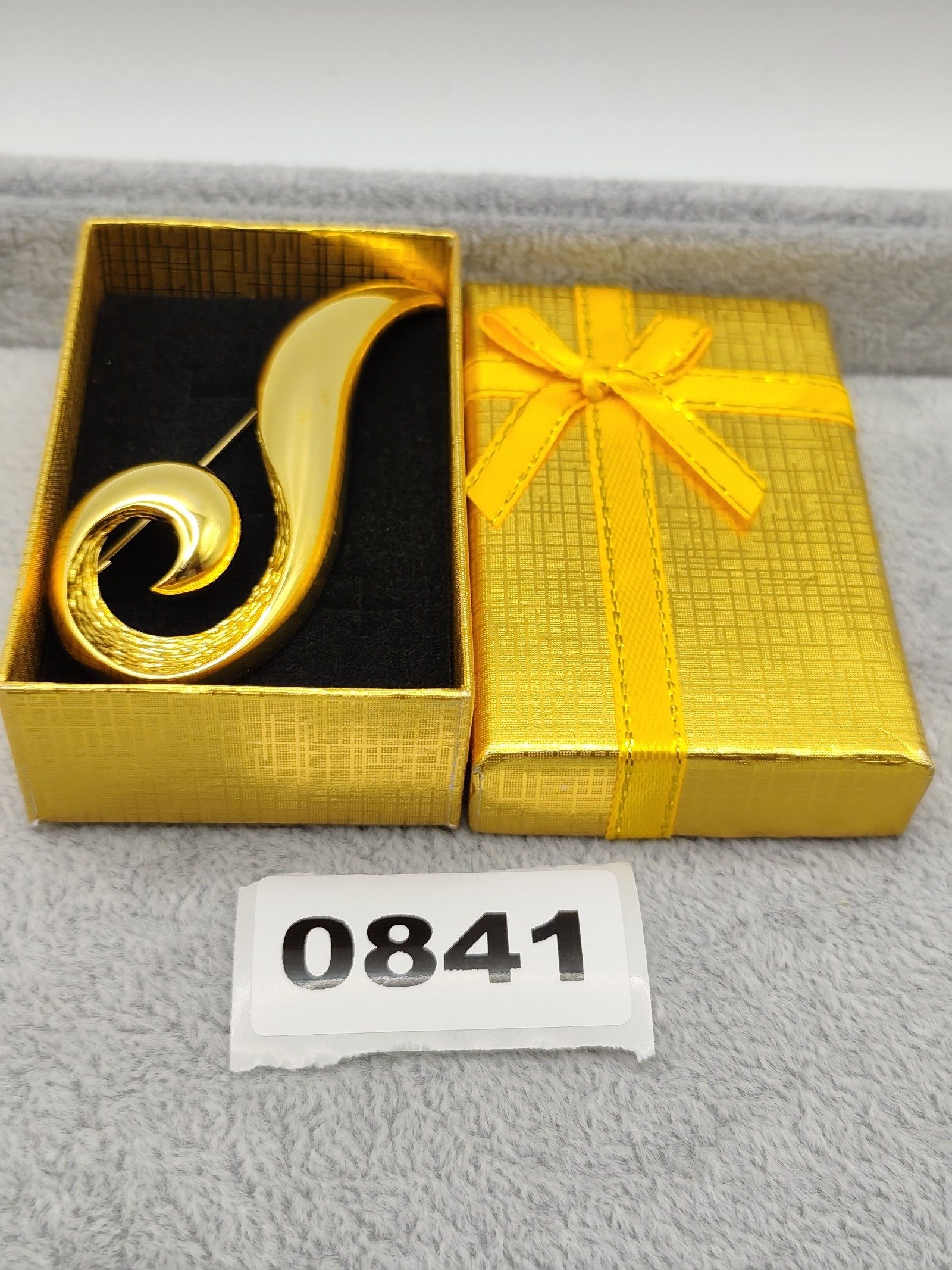 Contesse Gold Tone Swirl Brooch Pin