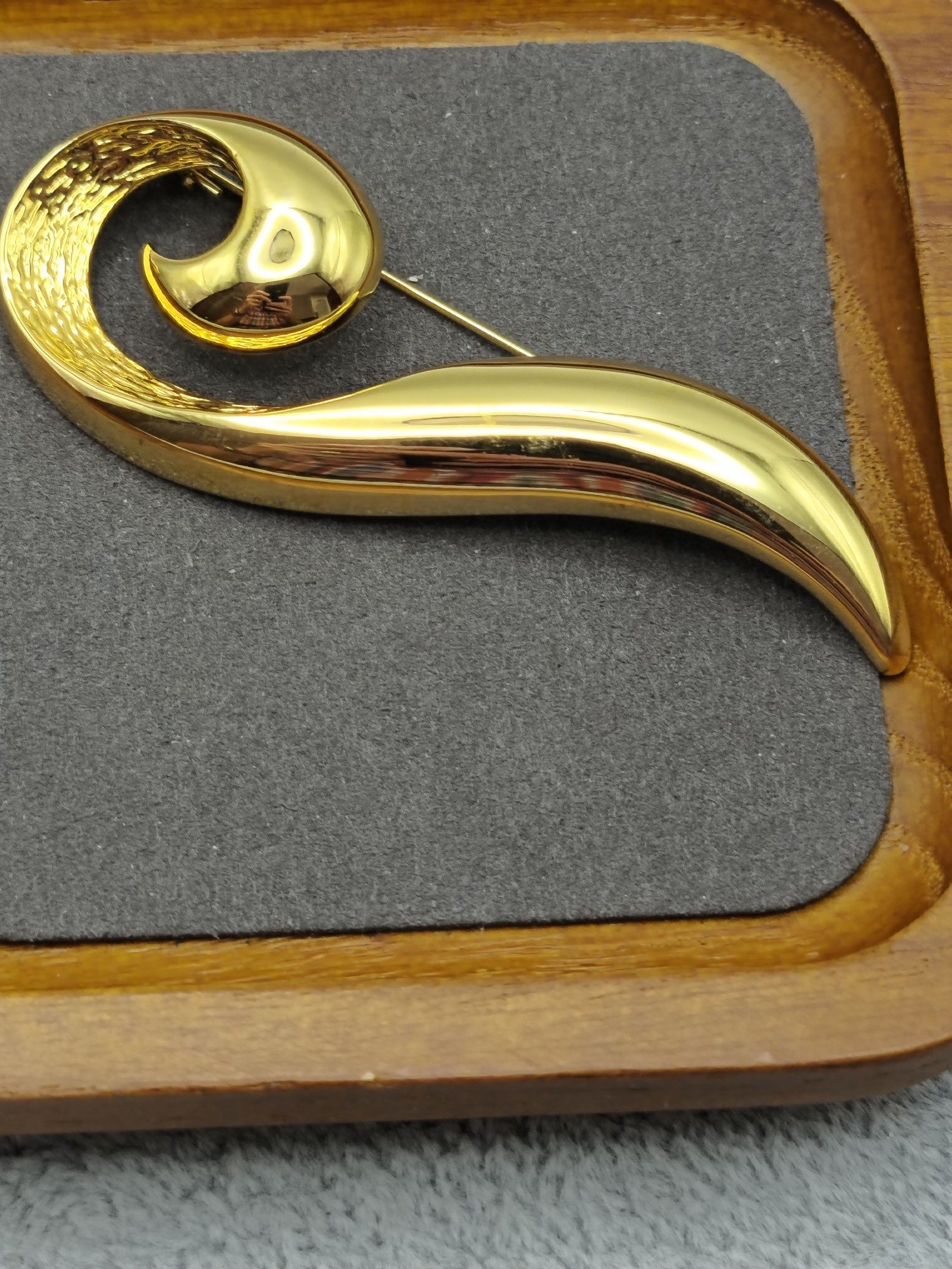 Contesse Gold Tone Swirl Brooch Pin image 3