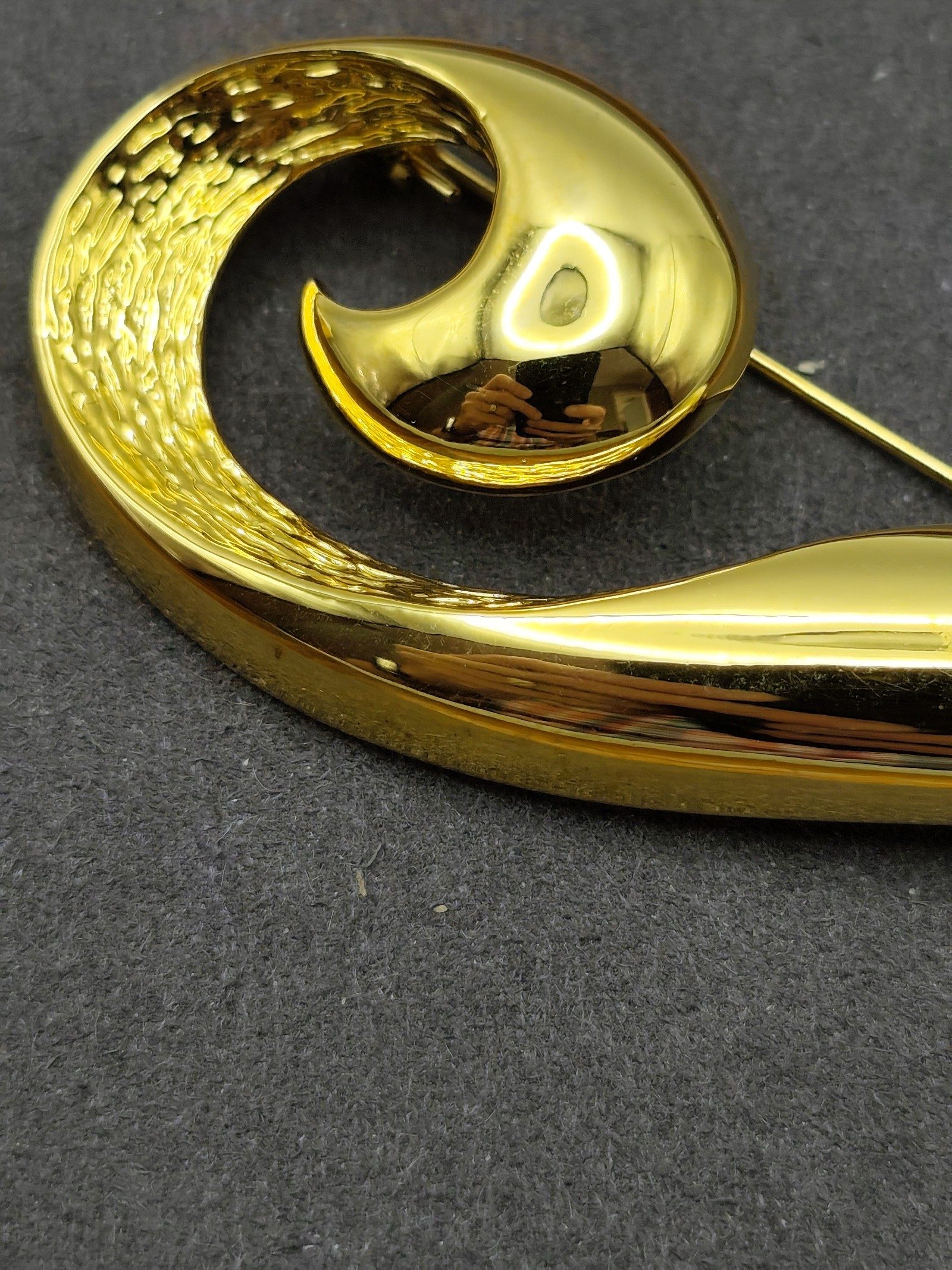 Contesse Gold Tone Swirl Brooch Pin image 6