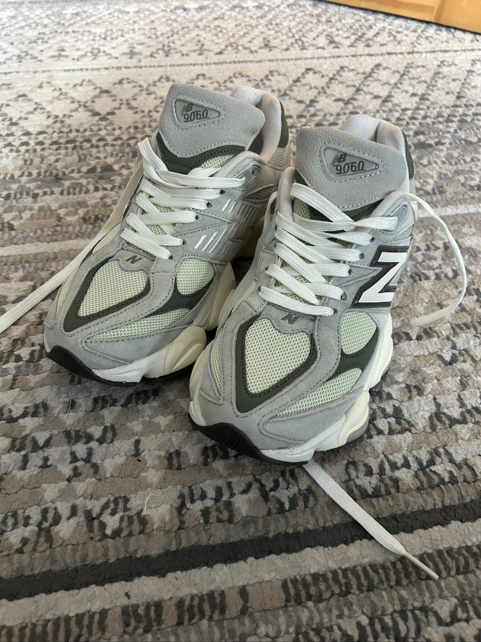 New Balance Grey & Green 9060 Trainers US 7 UK 6.5