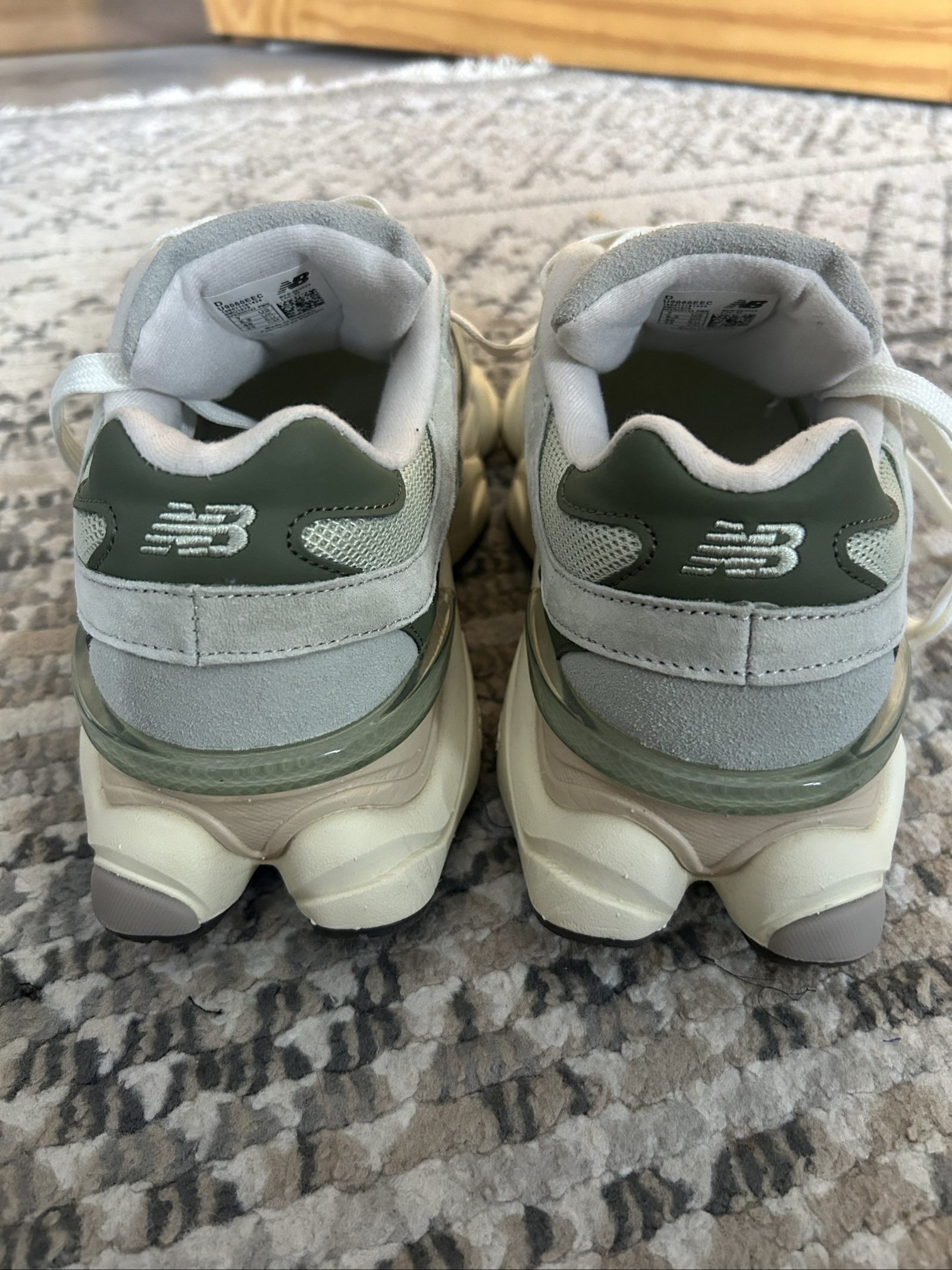 New Balance Grey & Green 9060 Trainers US 7 UK 6.5 image 3