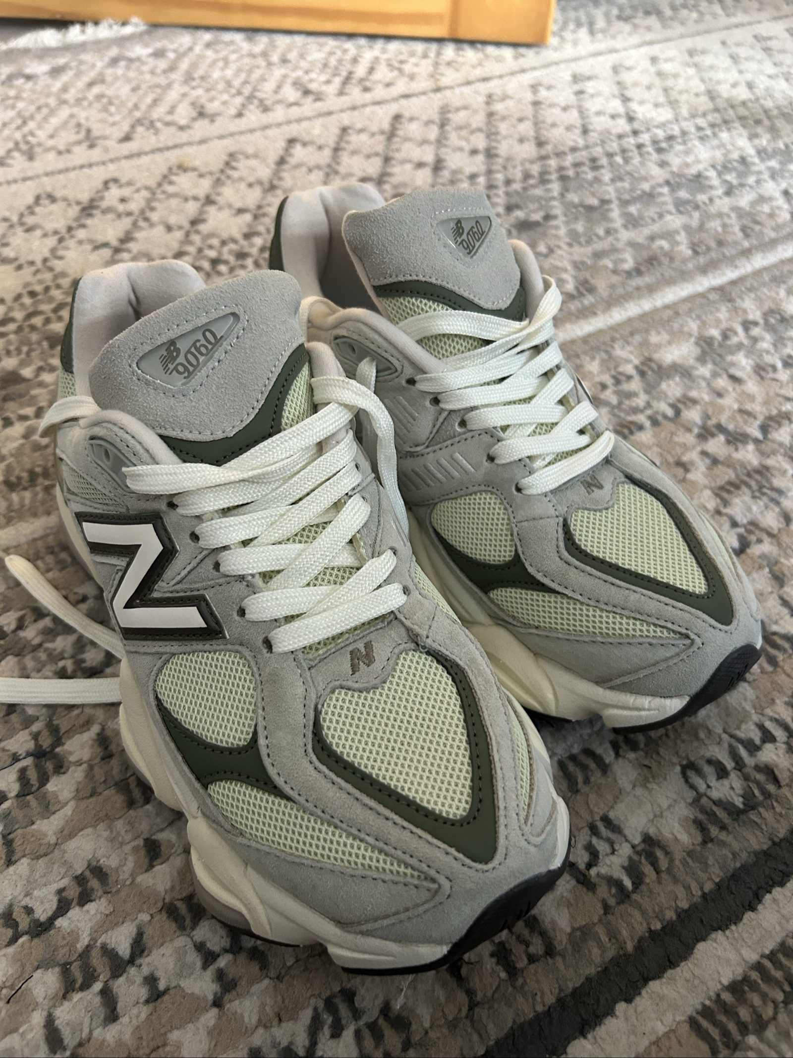 New Balance Grey & Green 9060 Trainers US 7 UK 6.5 image 6