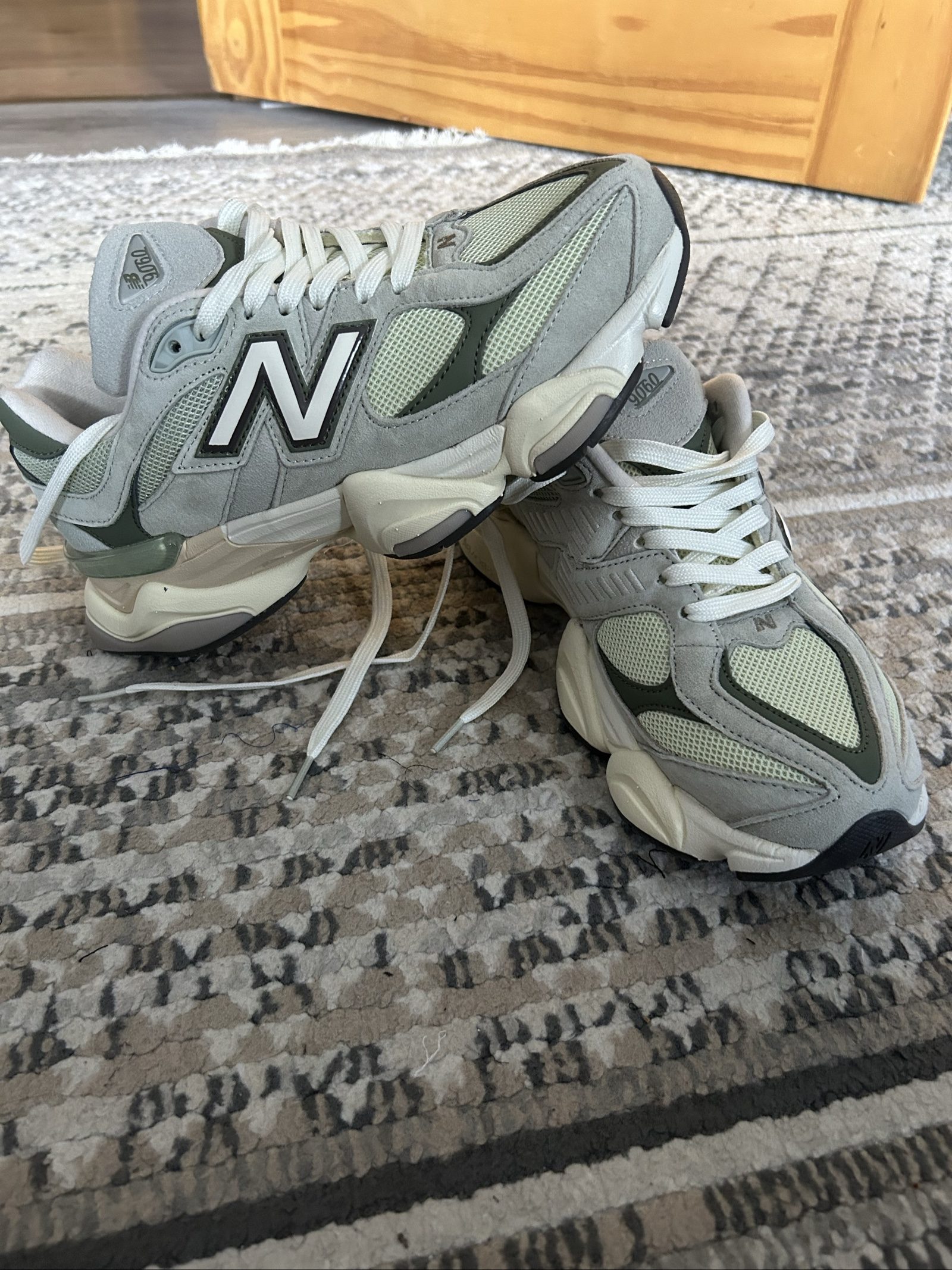 New Balance Grey & Green 9060 Trainers US 7 UK 6.5 image 7