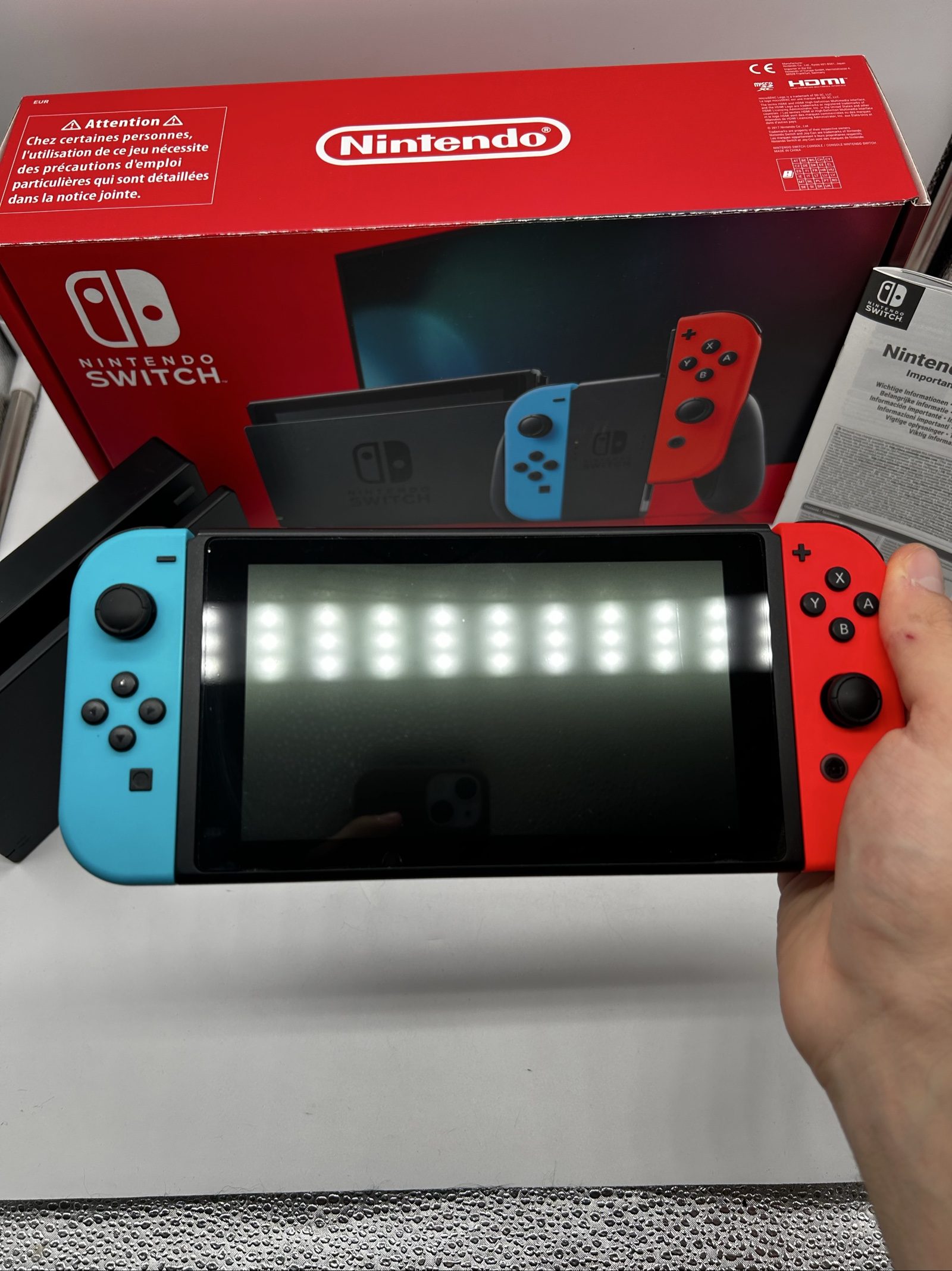 Nintendo Switch V2 Blu/Rossa + Scatola + SD 32GB – Eccellenti Condizioni image 7