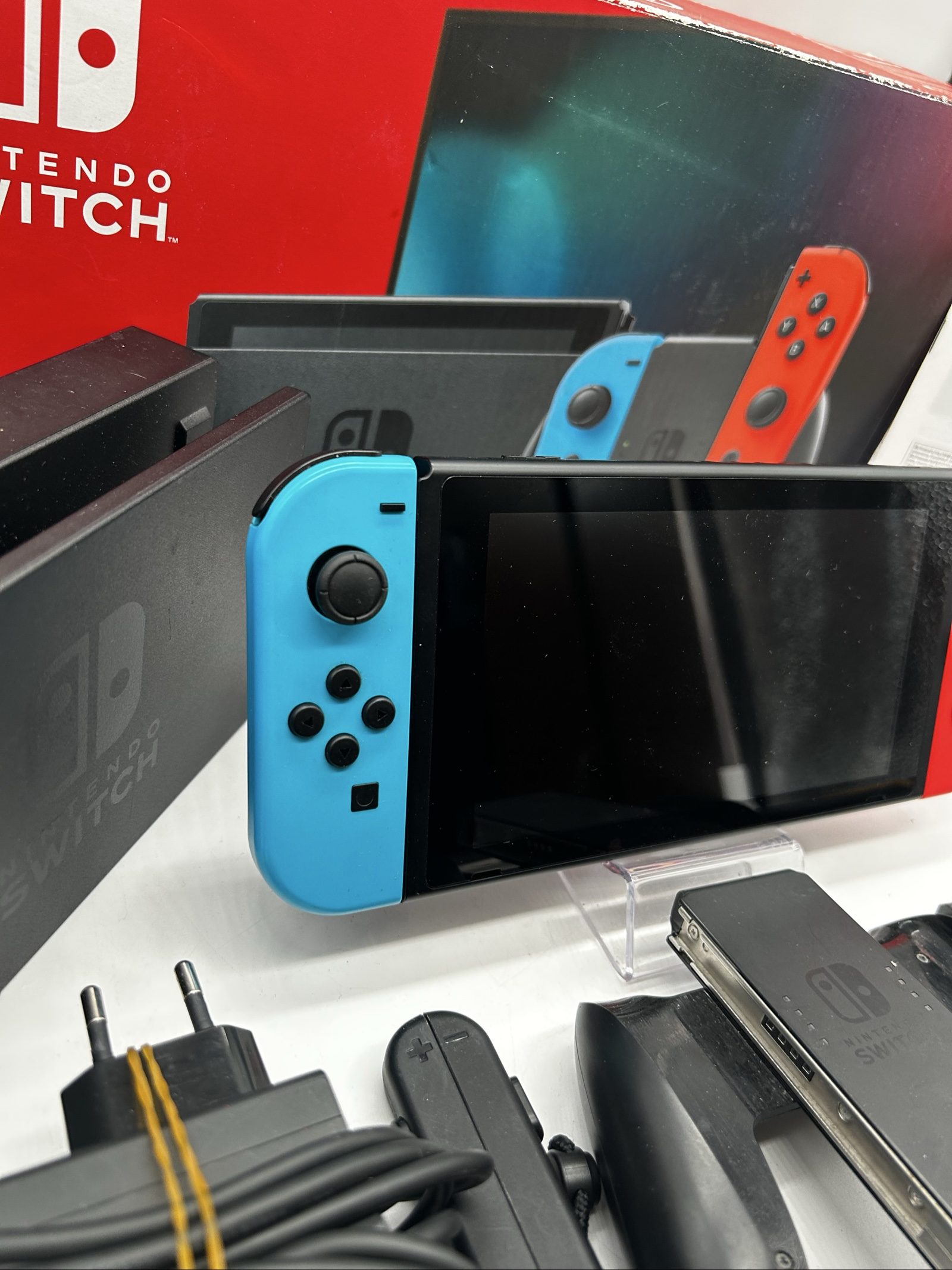 Nintendo Switch V2 Blu/Rossa + Scatola + Accessori Originali – Ottime Condizioni image 4