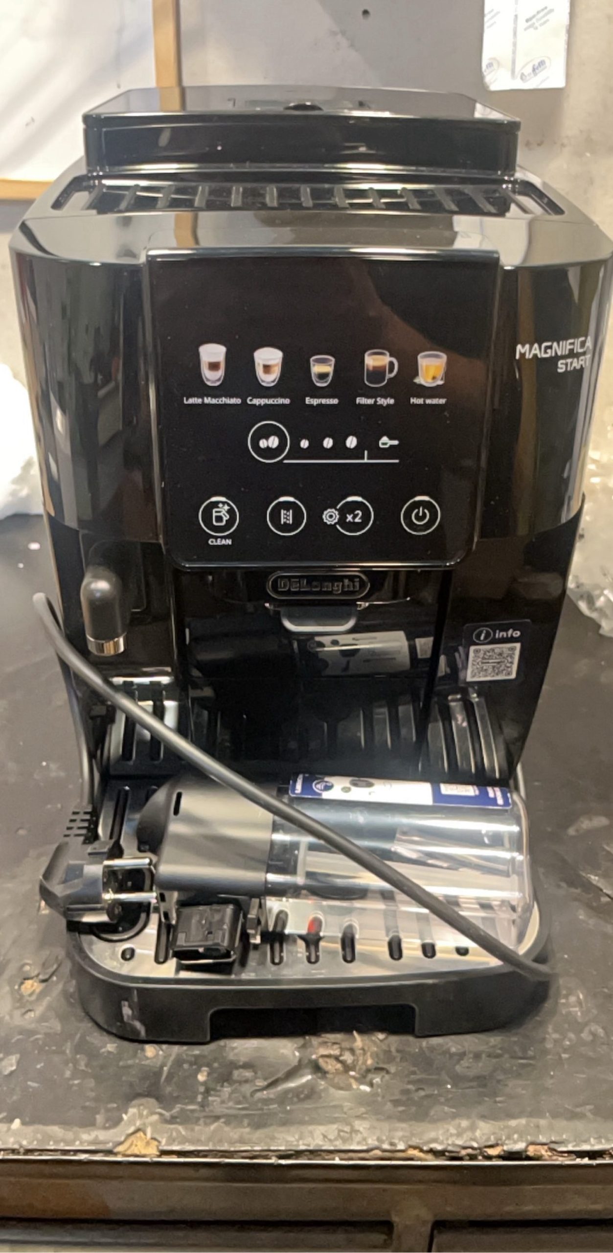DeLonghi Macchina da Caffè Automatica Nera Magnifica Start