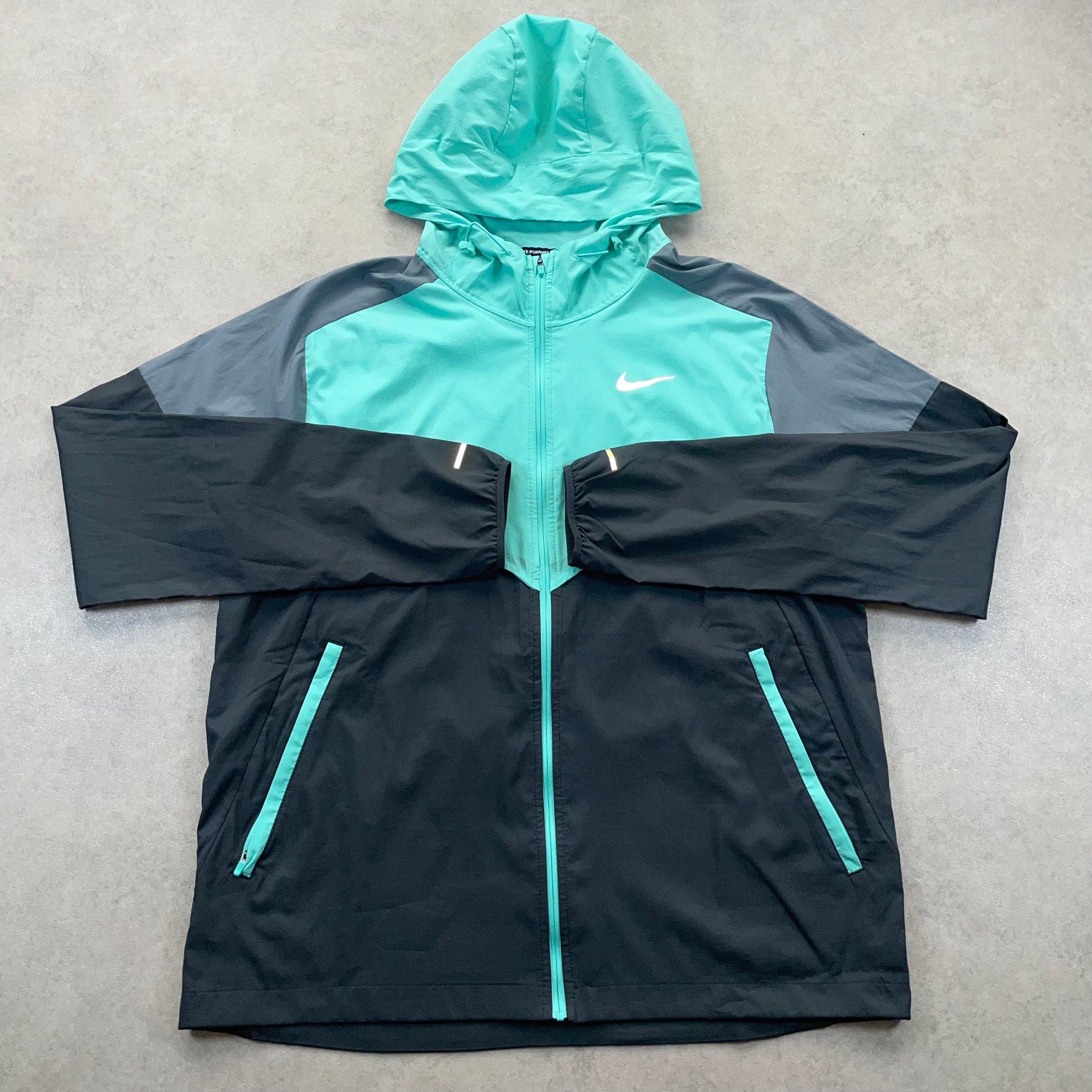 Nike Packable Windbreaker "Hyper Turquoise" (Size Medium Mens)
