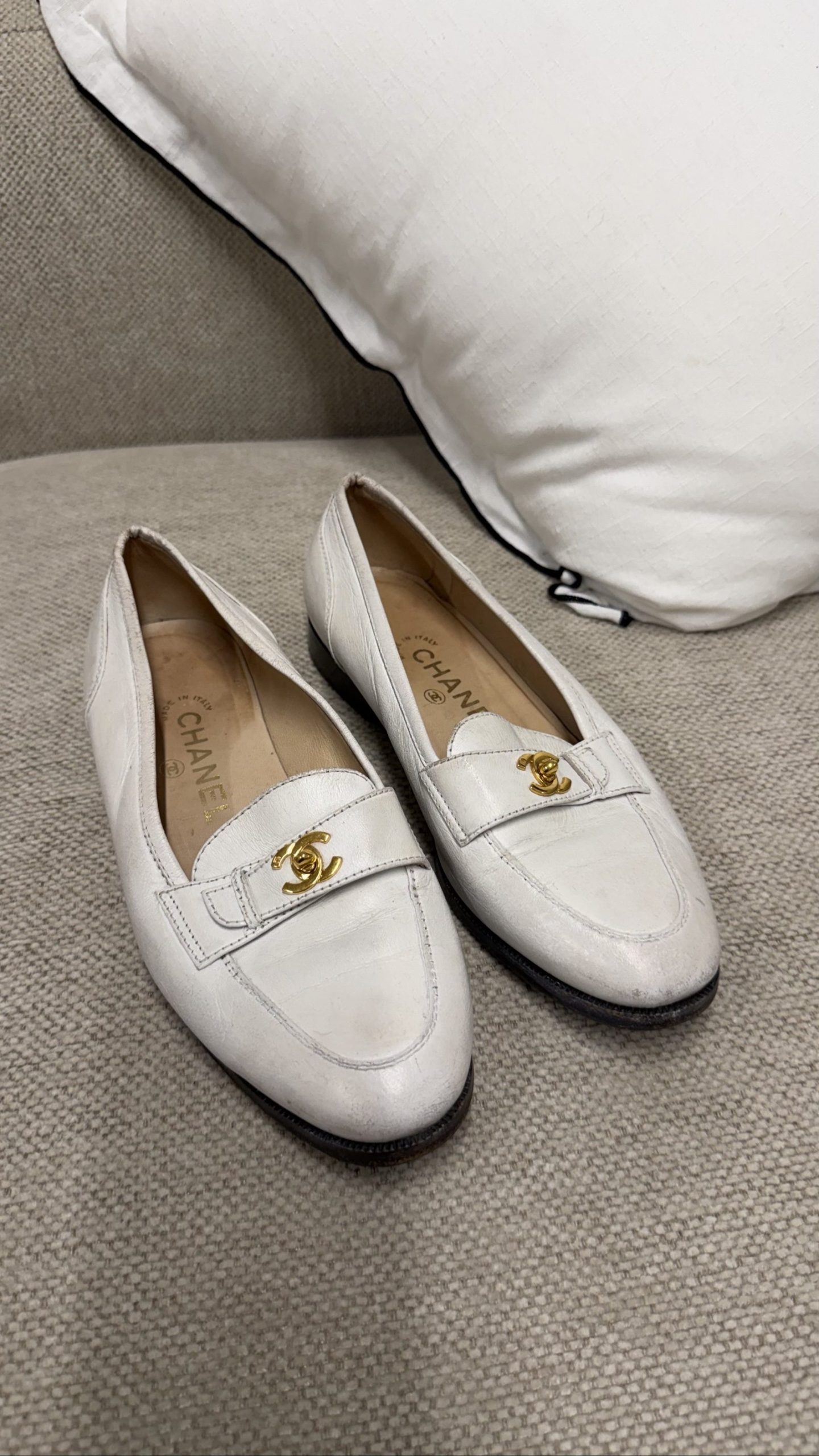 Vintage Chanel White Leather turnlock loafers gold hardware 37.5 EU
