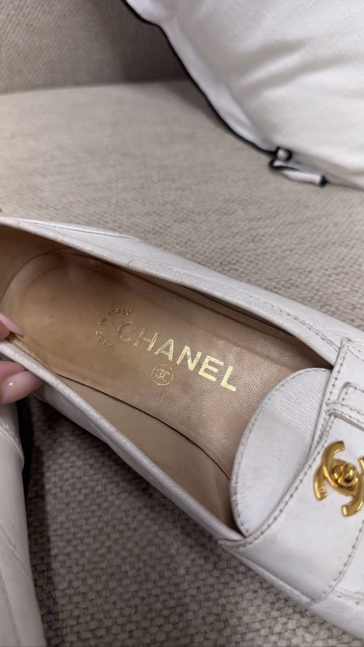 Vintage Chanel White Leather turnlock loafers gold hardware 37.5 EU image 5