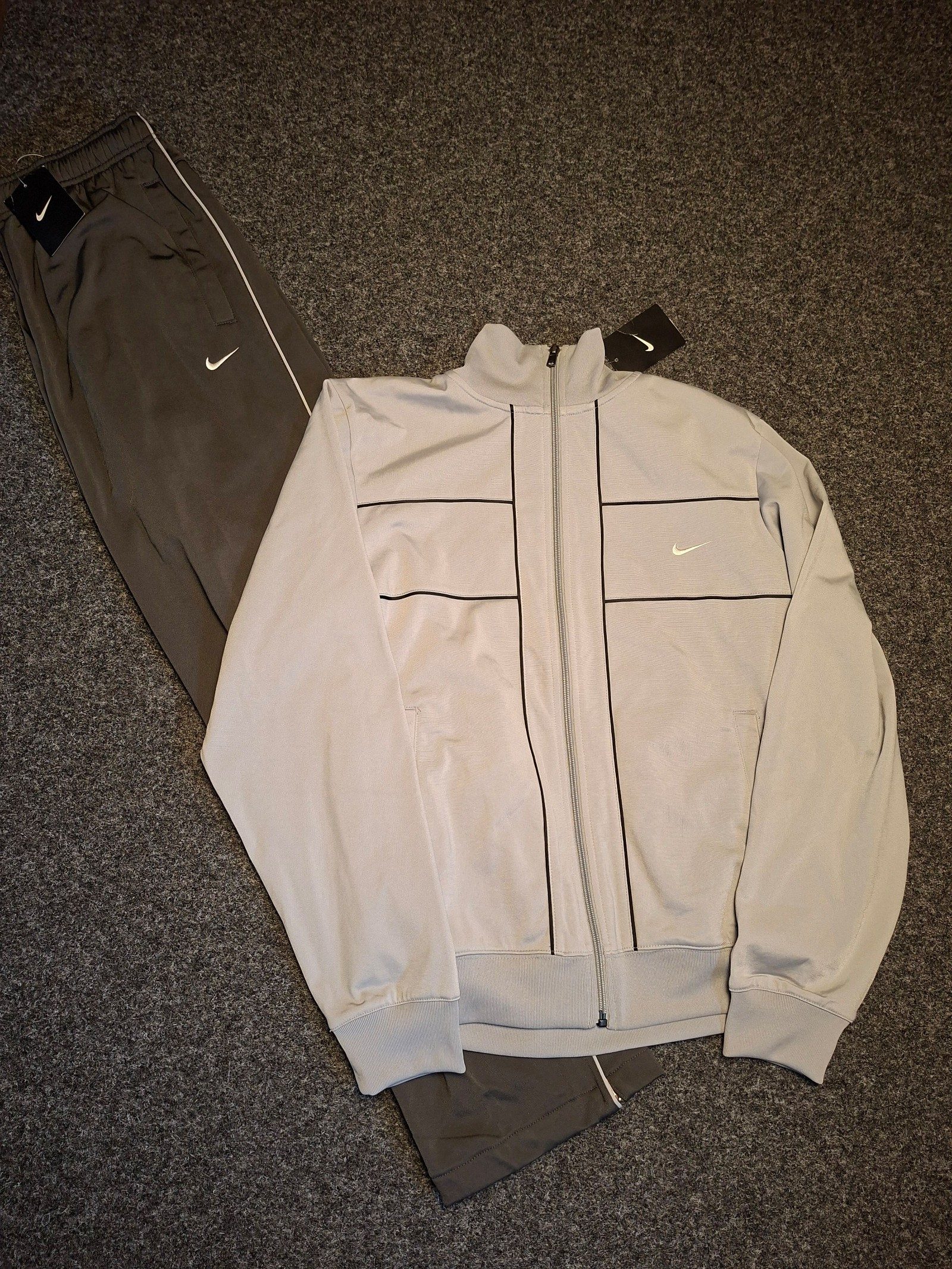 Nike Men Grey & Light Grey Vintage Track Jacket & Pants Small