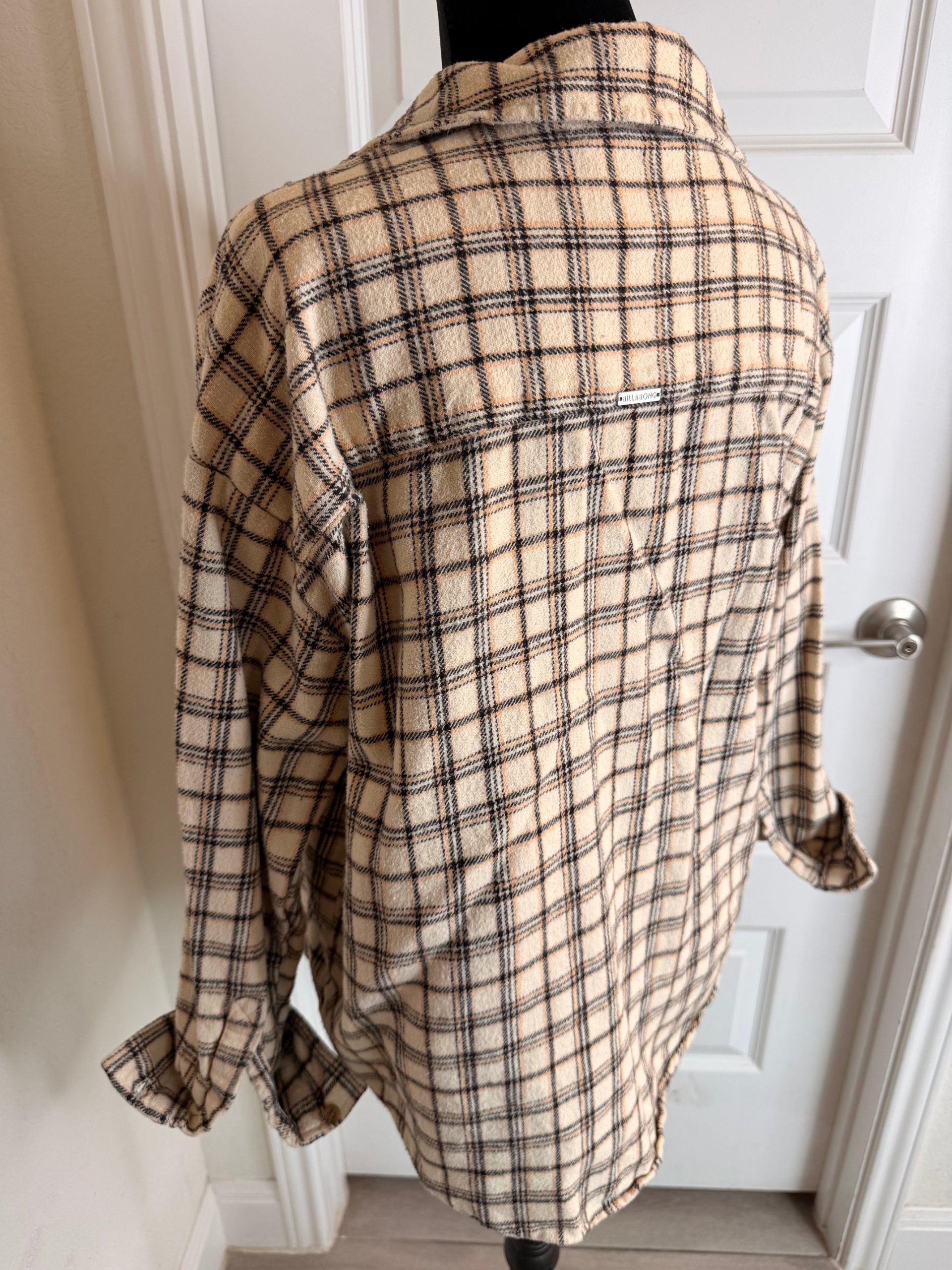Billabong Women's Beige & Black Plaid Button Down Shirt Medium image 7