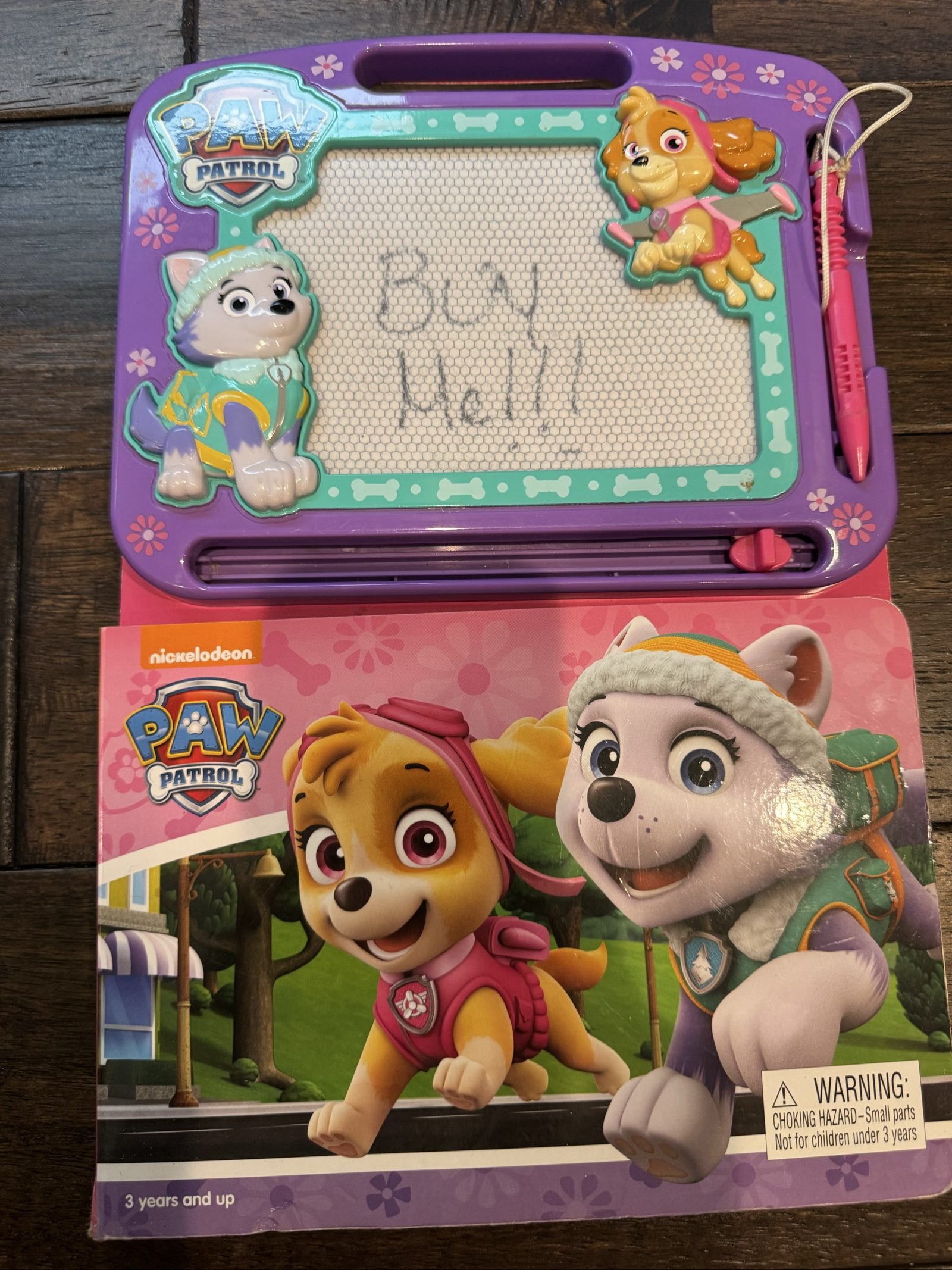 PAW Patrol Skye & Everest Magnetic Drawing Board Activity Book with Pen – Phidal