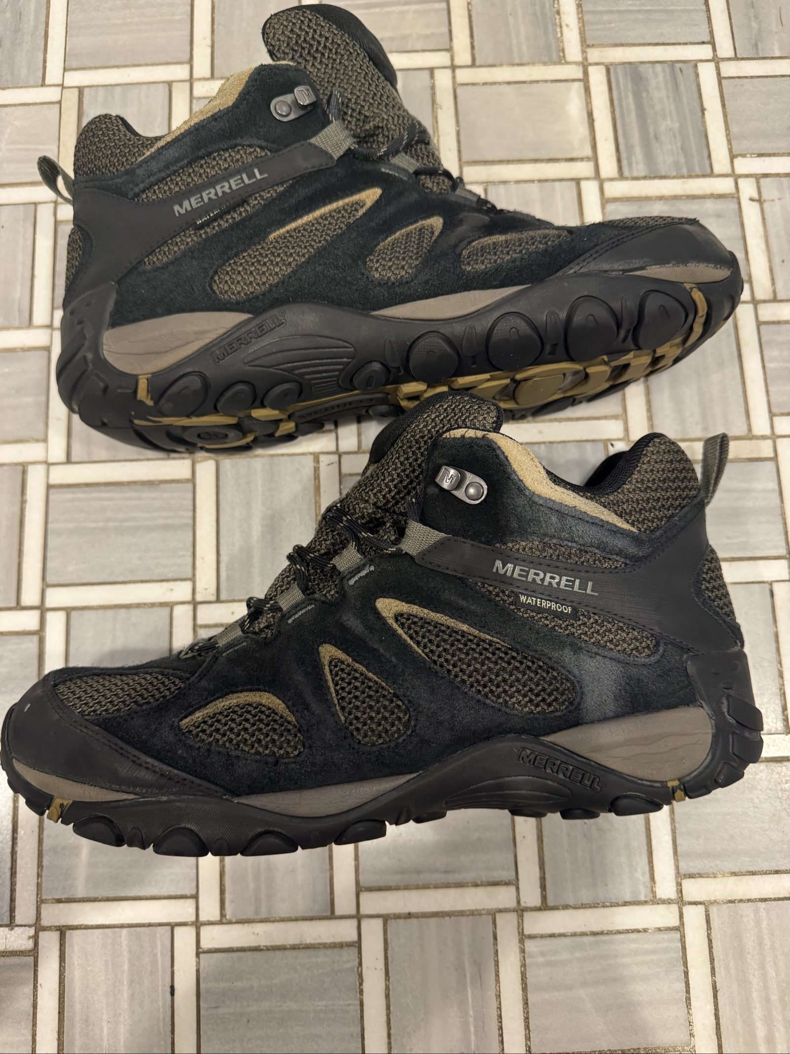 Men’s Merrell Waterproof Mid Hiking Boots – Black/Brown – 11 image 3