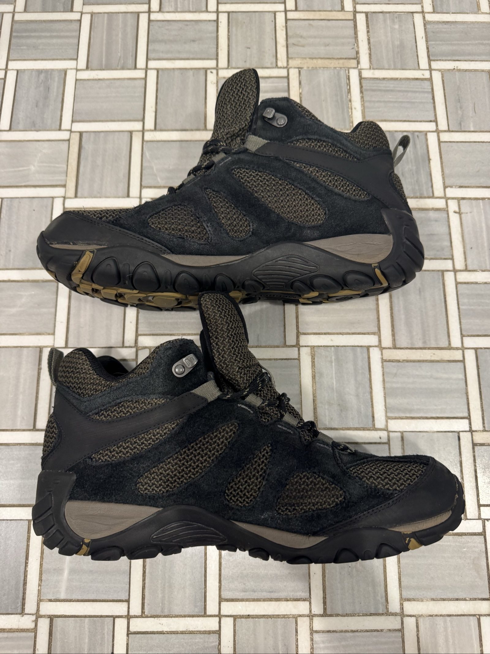 Men’s Merrell Waterproof Mid Hiking Boots – Black/Brown – 11 image 2