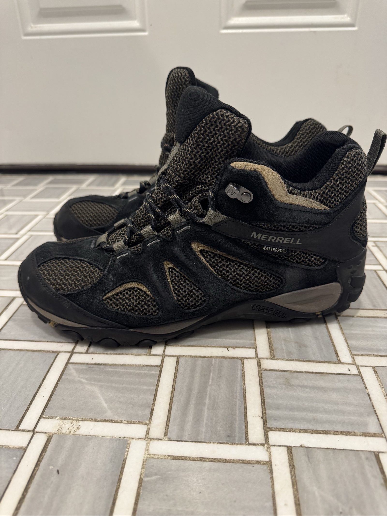 Men’s Merrell Waterproof Mid Hiking Boots – Black/Brown – 11 image 7