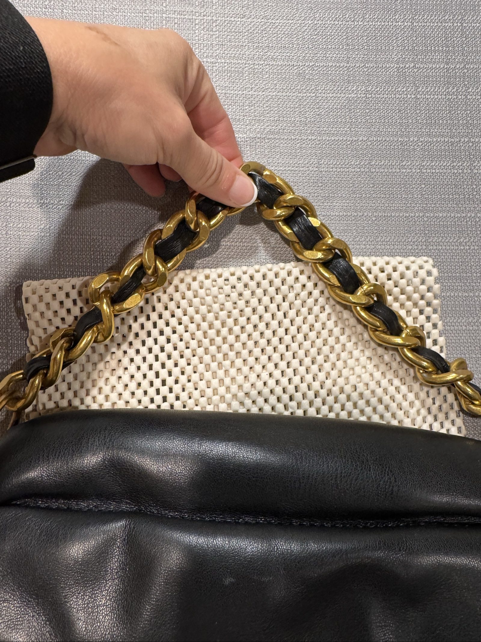 Steve Madden Women’s Shoulder Bag – Black – Gold Chain Strap image 2