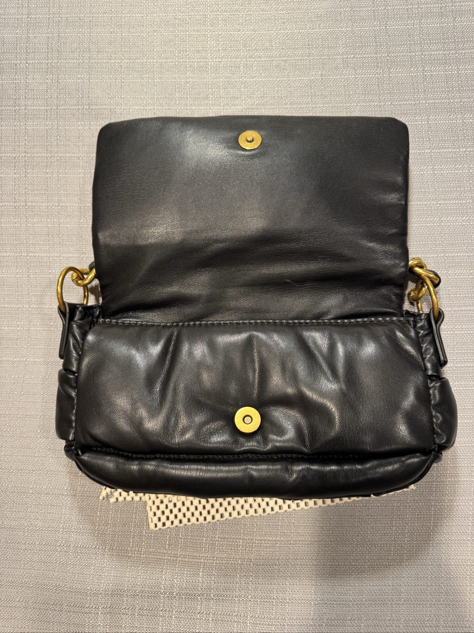 Steve Madden Women’s Shoulder Bag – Black – Gold Chain Strap image 4