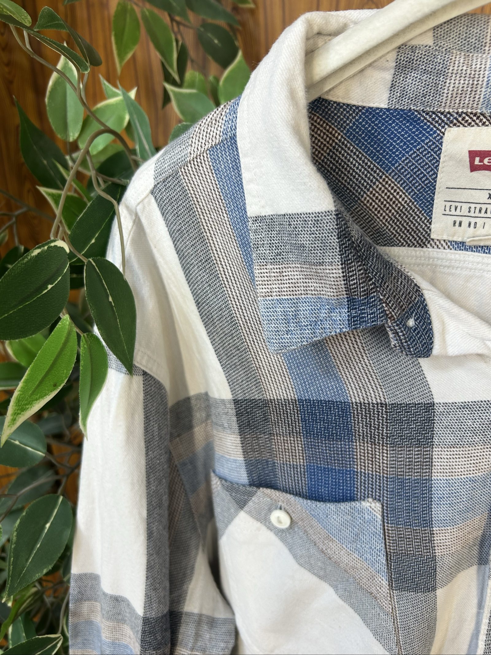 Levi's Men Blue & White Plaid Cotton Shirt XL image 4