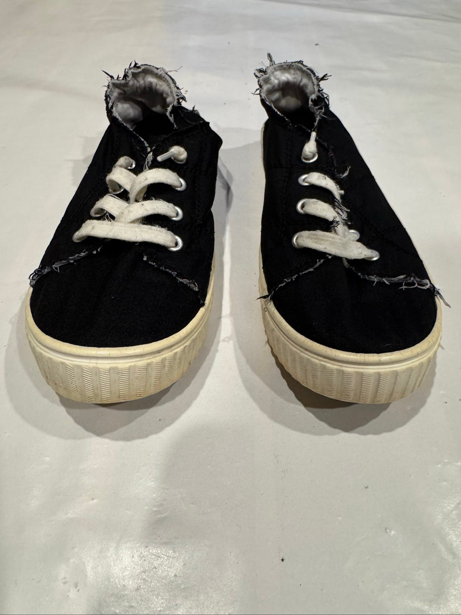Women’s Madden Girl Low Top Lace-Up Sneakers – Black/White – Size 7