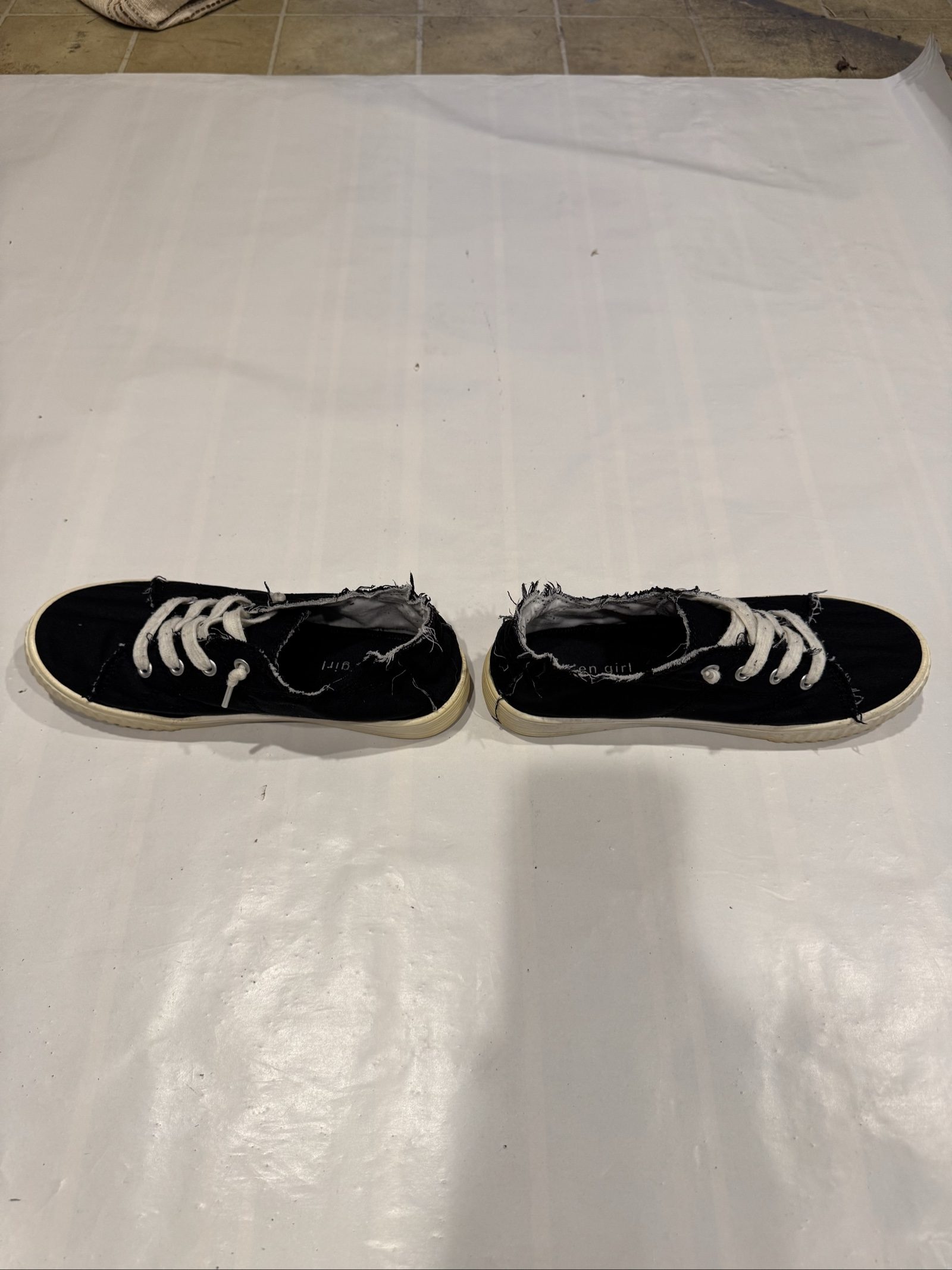 Women’s Madden Girl Low Top Lace-Up Sneakers – Black/White – Size 7 image 3