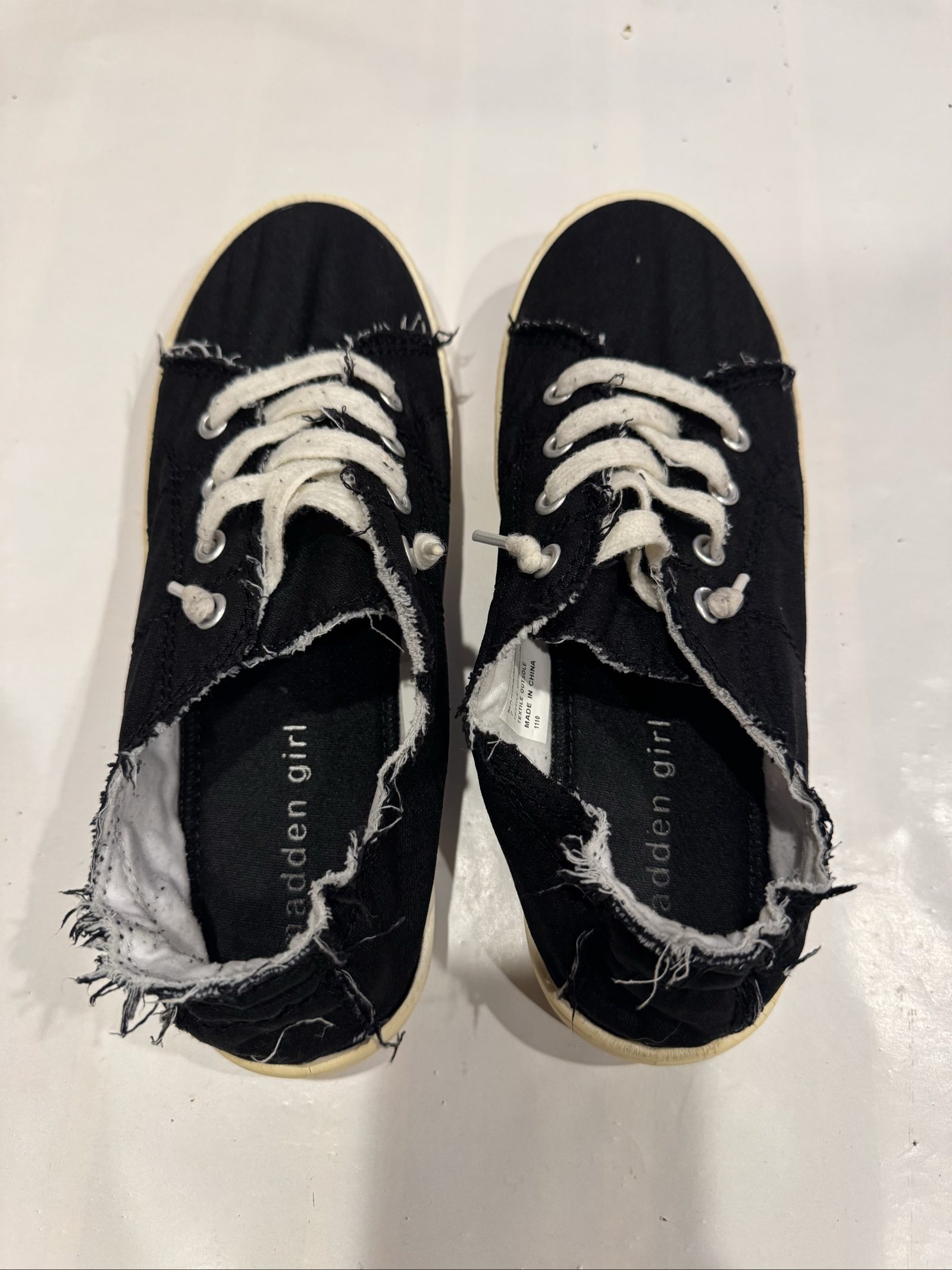 Women’s Madden Girl Low Top Lace-Up Sneakers – Black/White – Size 7 image 9