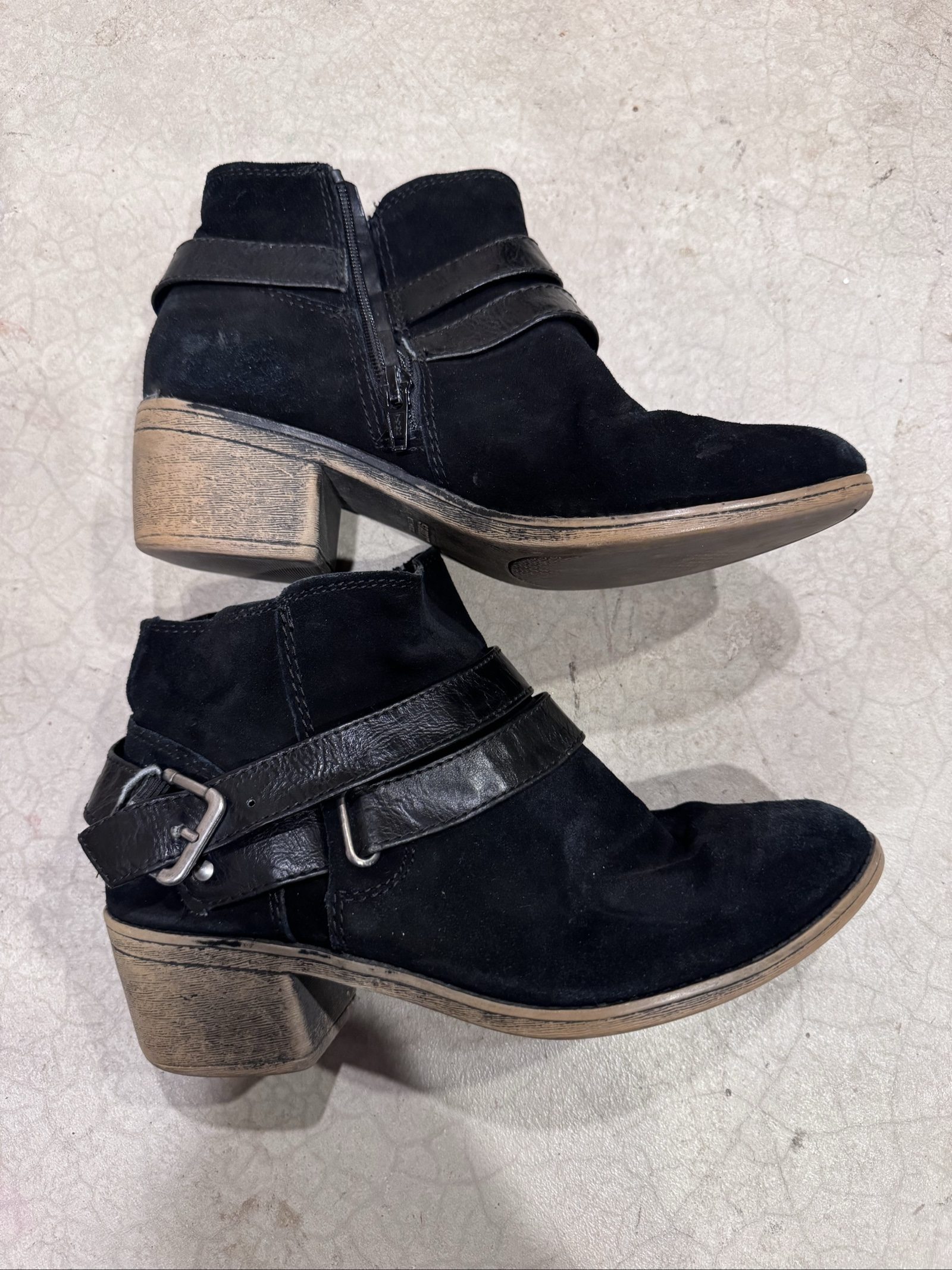 Black ankle boots image 6