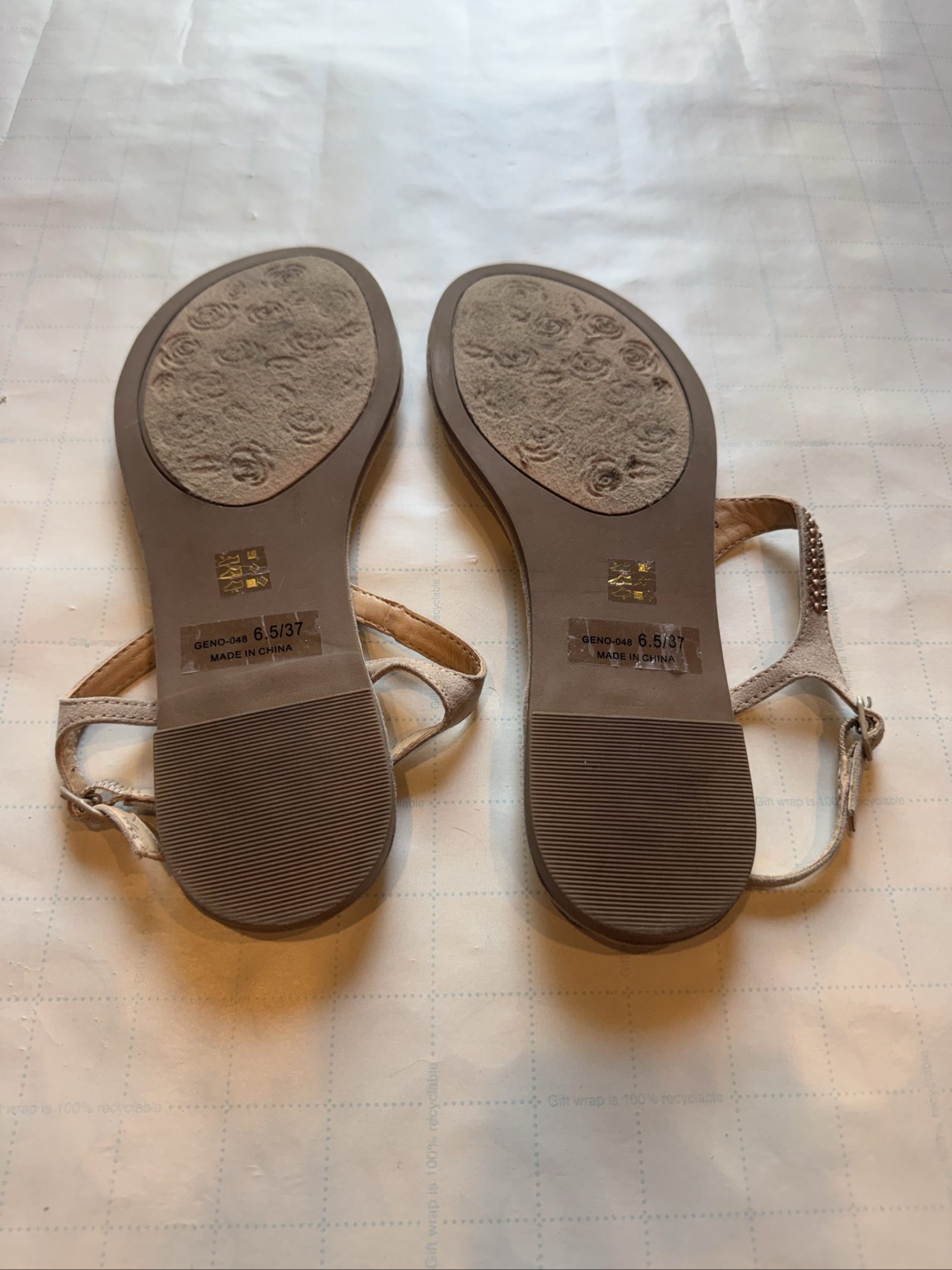 DRAFT READY Women’s Chinese Laundry Sandals Flats – Gold - Size 6.5 image 2