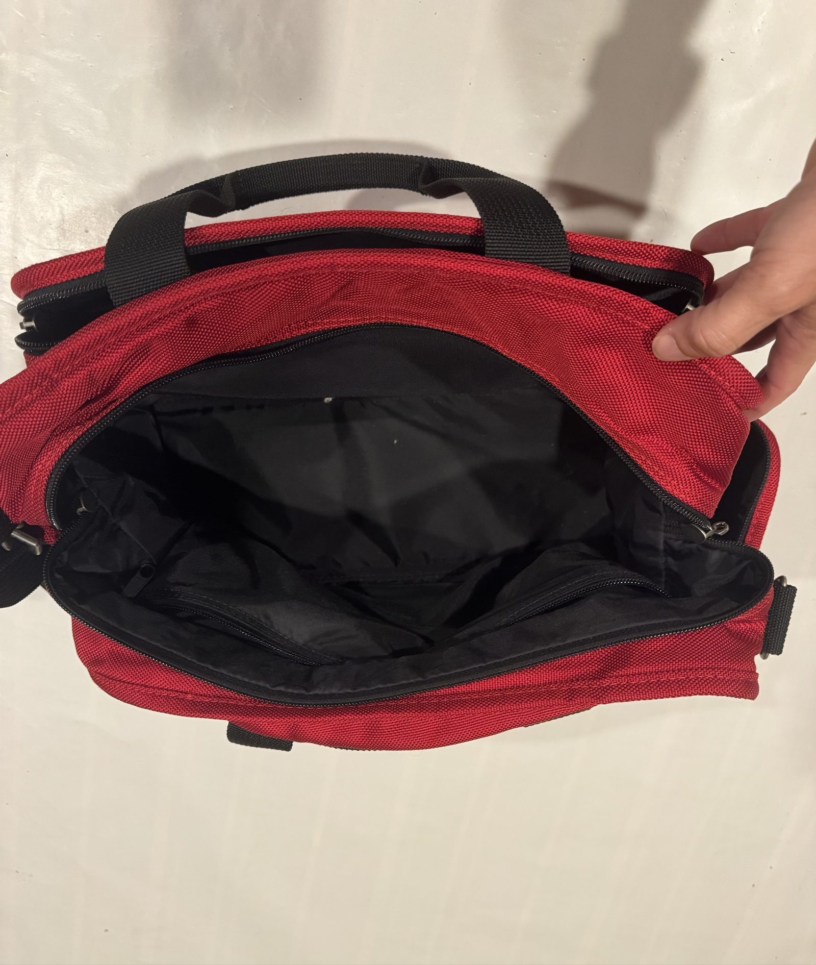 DRAFT READY Swiss Gear Brand Travel Bag – Red – 17x11 inches image 4