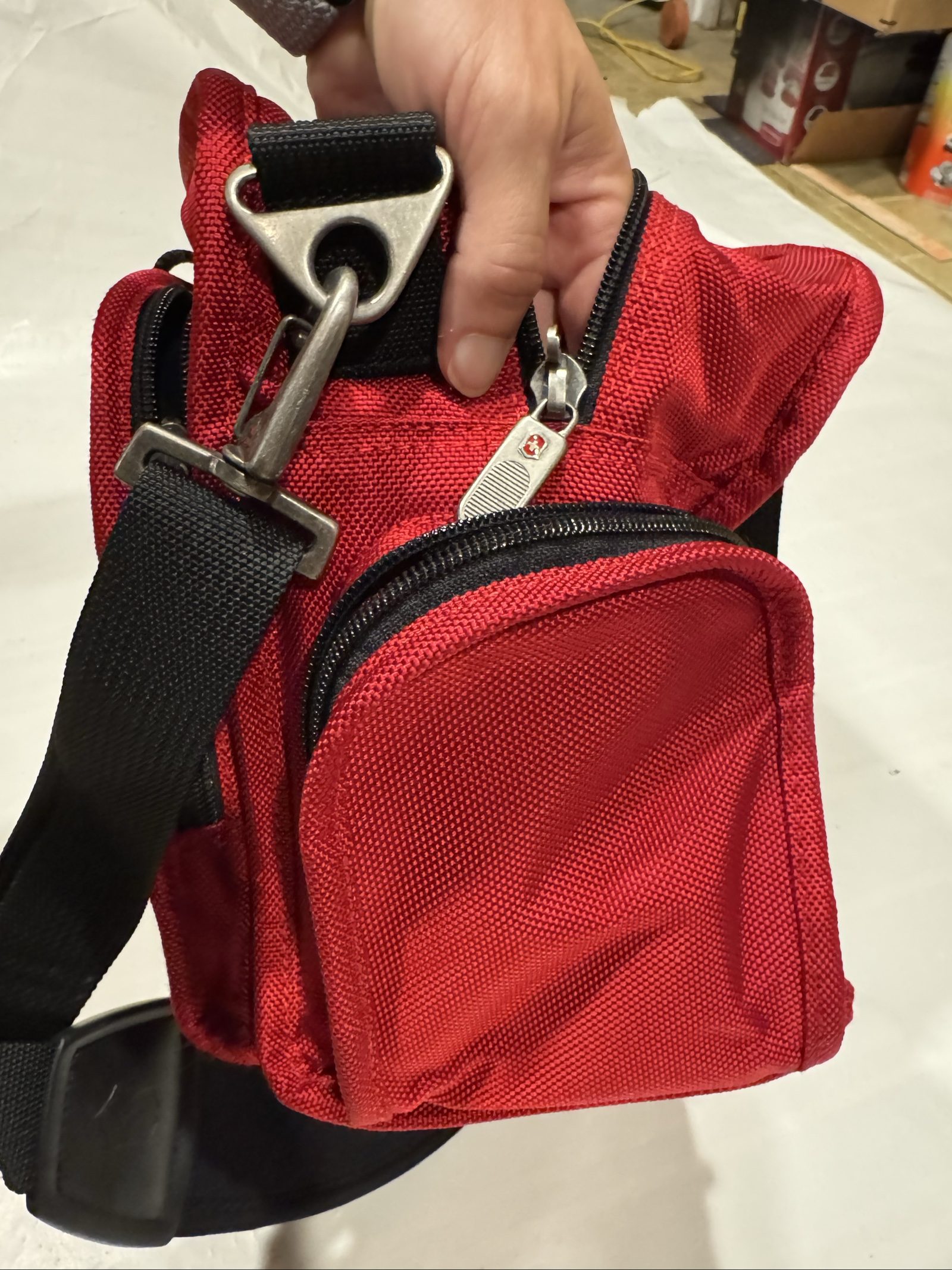 DRAFT READY Swiss Gear Brand Travel Bag – Red – 17x11 inches image 6